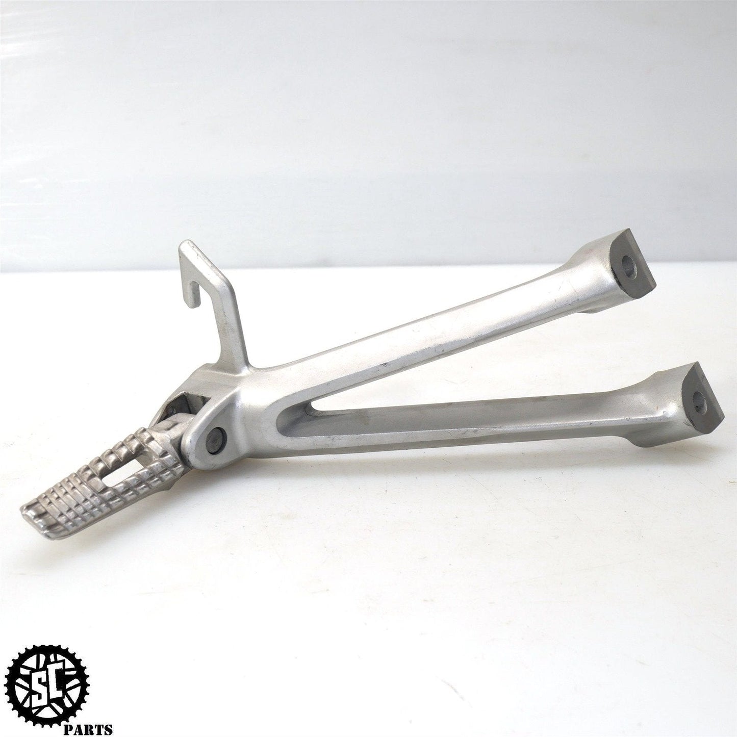 2006-2007 SUZUKI GSXR 600 750 REAR BACK PASSENGER LEFT RIGHT FOOT PEG S11