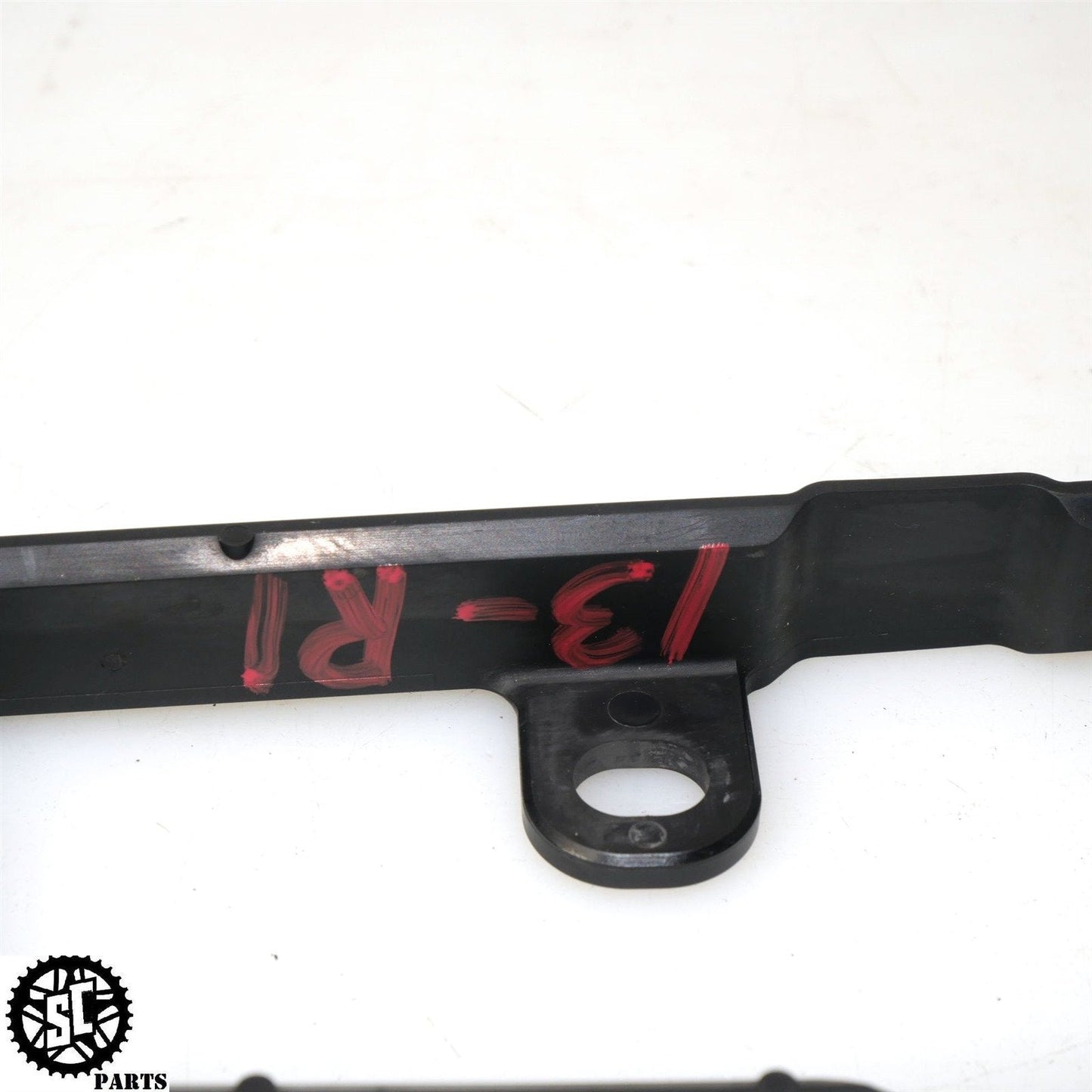 2009-2014 YAMAHA YZF R1 SWIGNARM CHAIN GUIDE SLIDER Y31