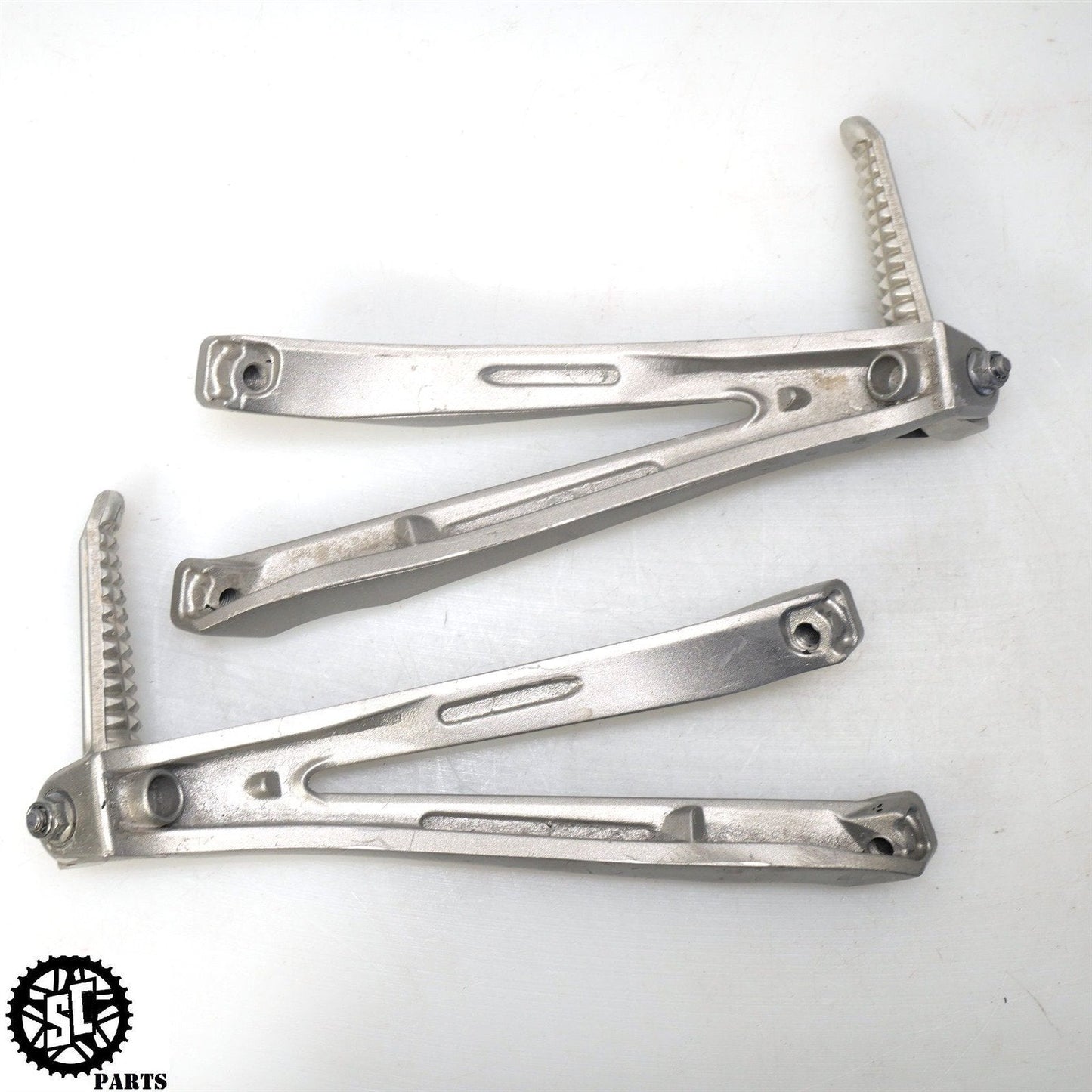 2007 2008 YAMAHA YZF R1 REAR BACK PASSENGER FOOT PEGS Y33