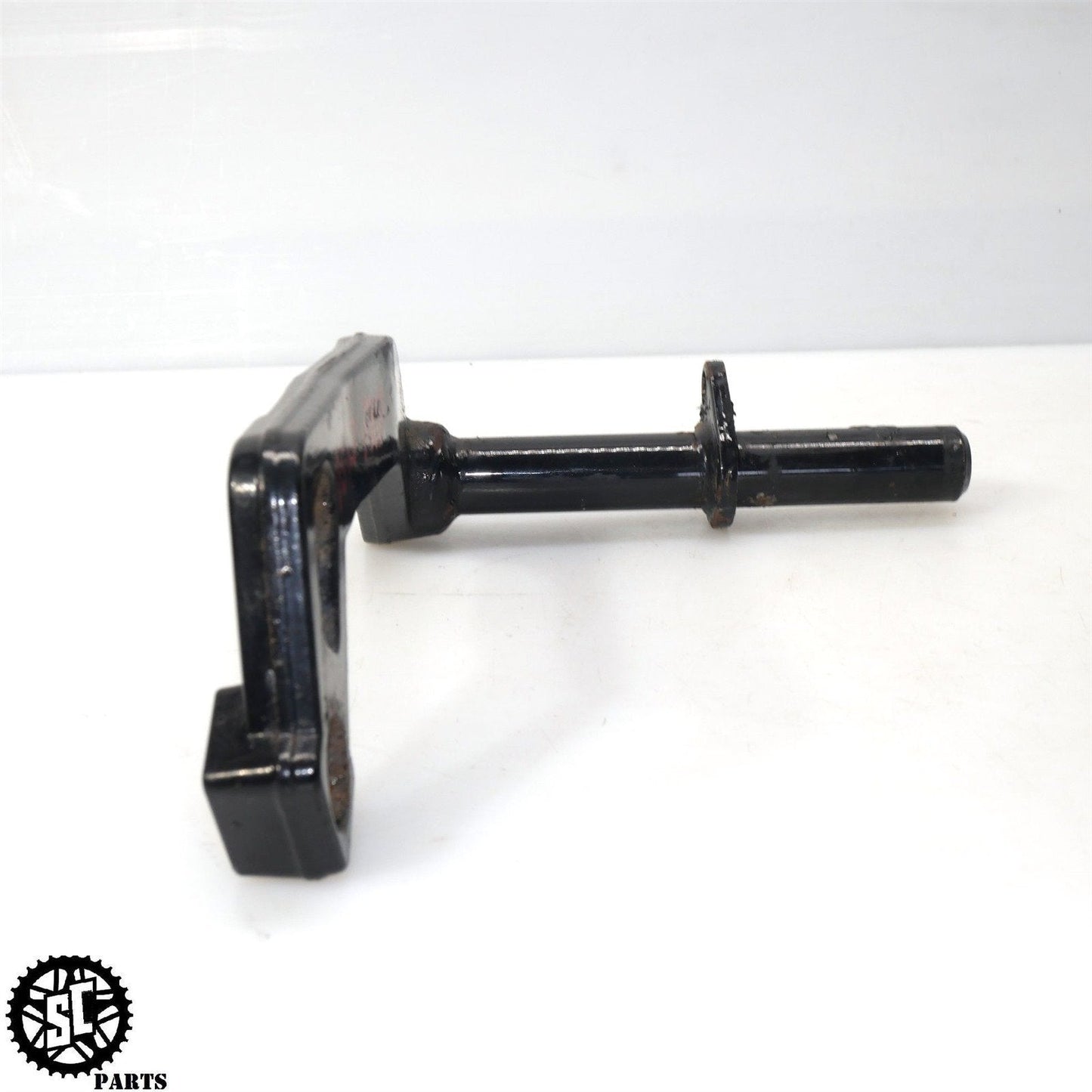 2005 HARLEY-DAVIDSON DYNA REAR PASSENGER LEFT SIDE FOOT PEG BRACKET HD05