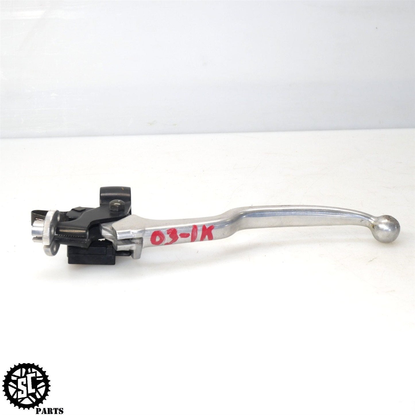 2003 2004 SUZUKI GSXR 1000 CLUTCH PERCH CABLE BRACKET LEVER S53