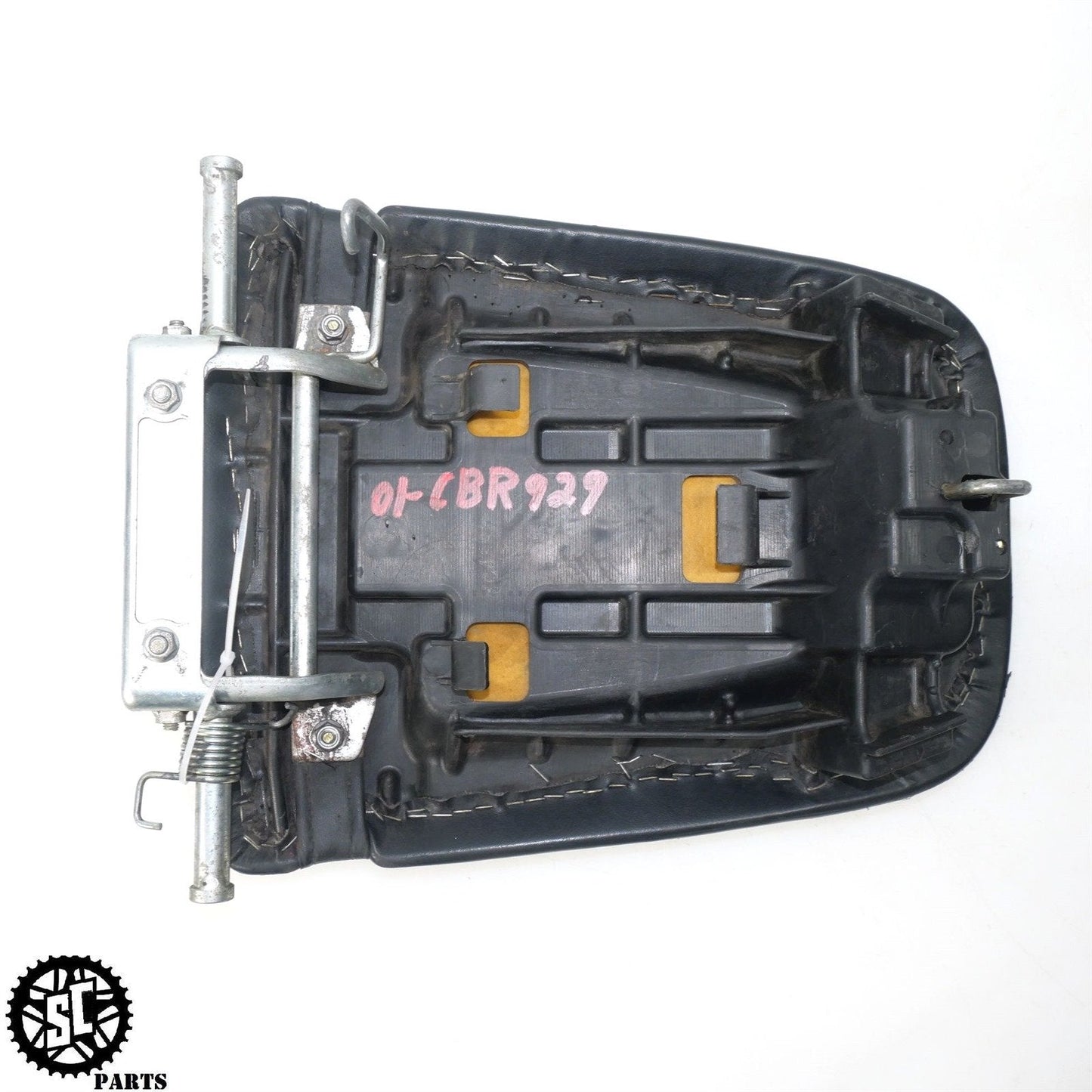 00 01 HONDA CBR929 RR REAR PASSENGER SEAT H34 - SALVAGECYCLEPARTS