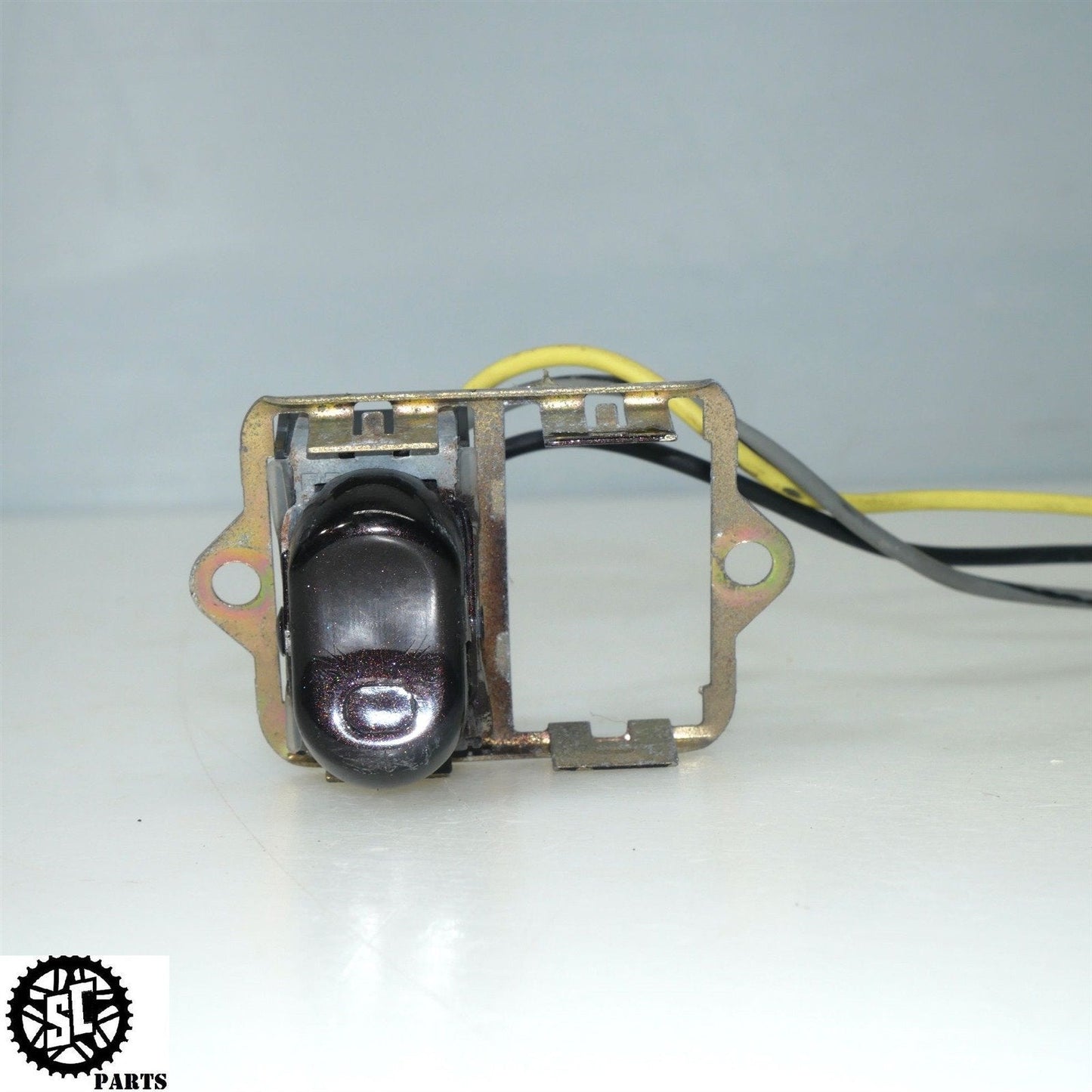 00 - 06 HARLEY DAVIDSON ELECTRA GLIDE SPEAKER ACC FAIRING SWITCH 70271 - 98 H46 - SALVAGECYCLEPARTS