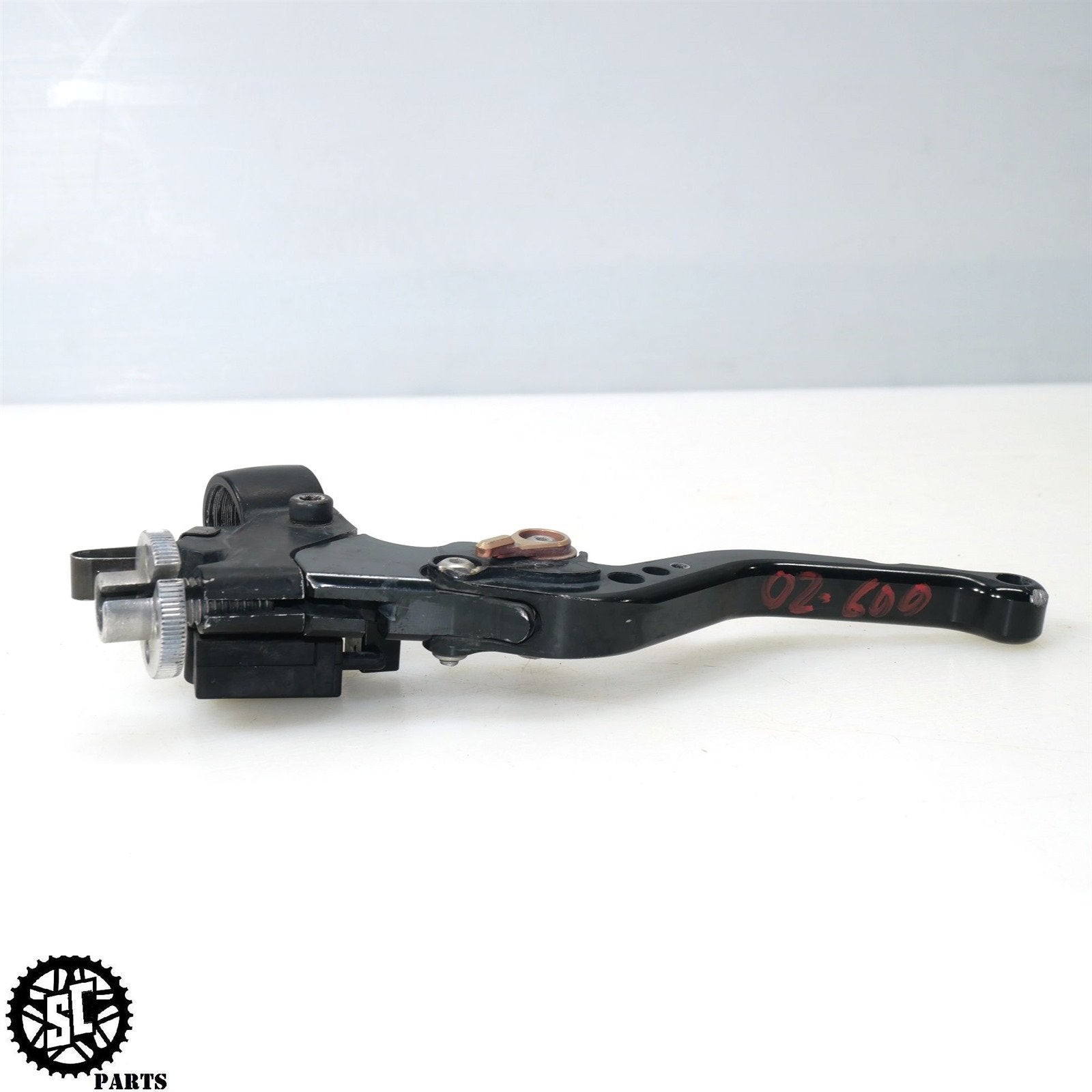 01 - 03 2002 SUZUKI GSXR600 CLUTCH PERCH CABLE LEVER BRACKET S36 - SALVAGECYCLEPARTS