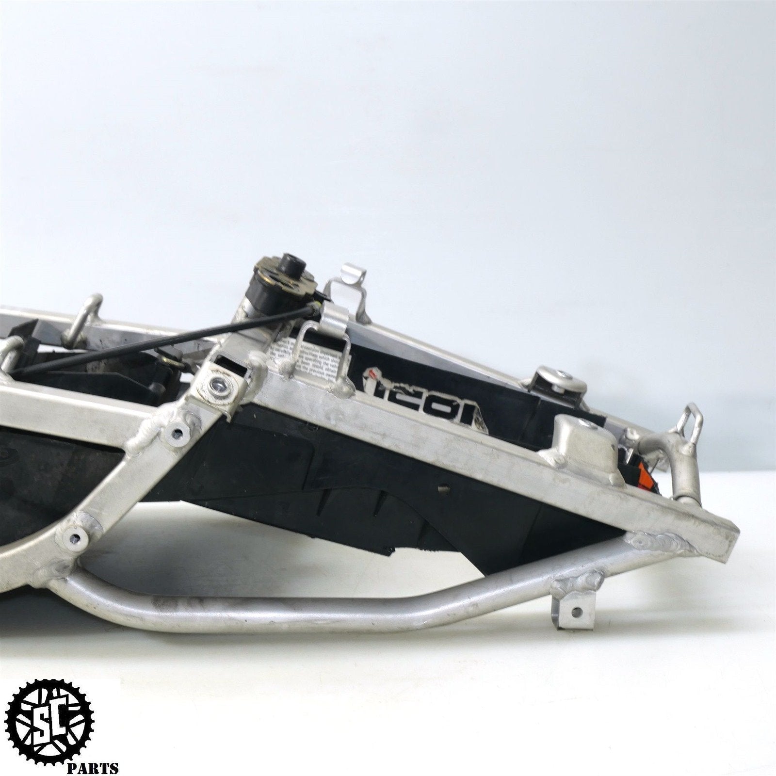 01 - 03 2002 SUZUKI GSXR600 REAR SUBFRAME BATTERY TRAY S36 - SALVAGECYCLEPARTS