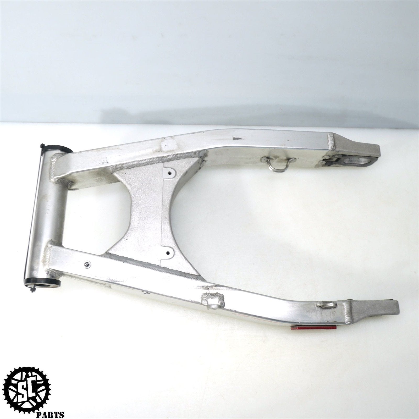 01-03 SUZUKI GSXR 600 REAR SWINGARM SING ARM S30 – SALVAGECYCLEPARTS
