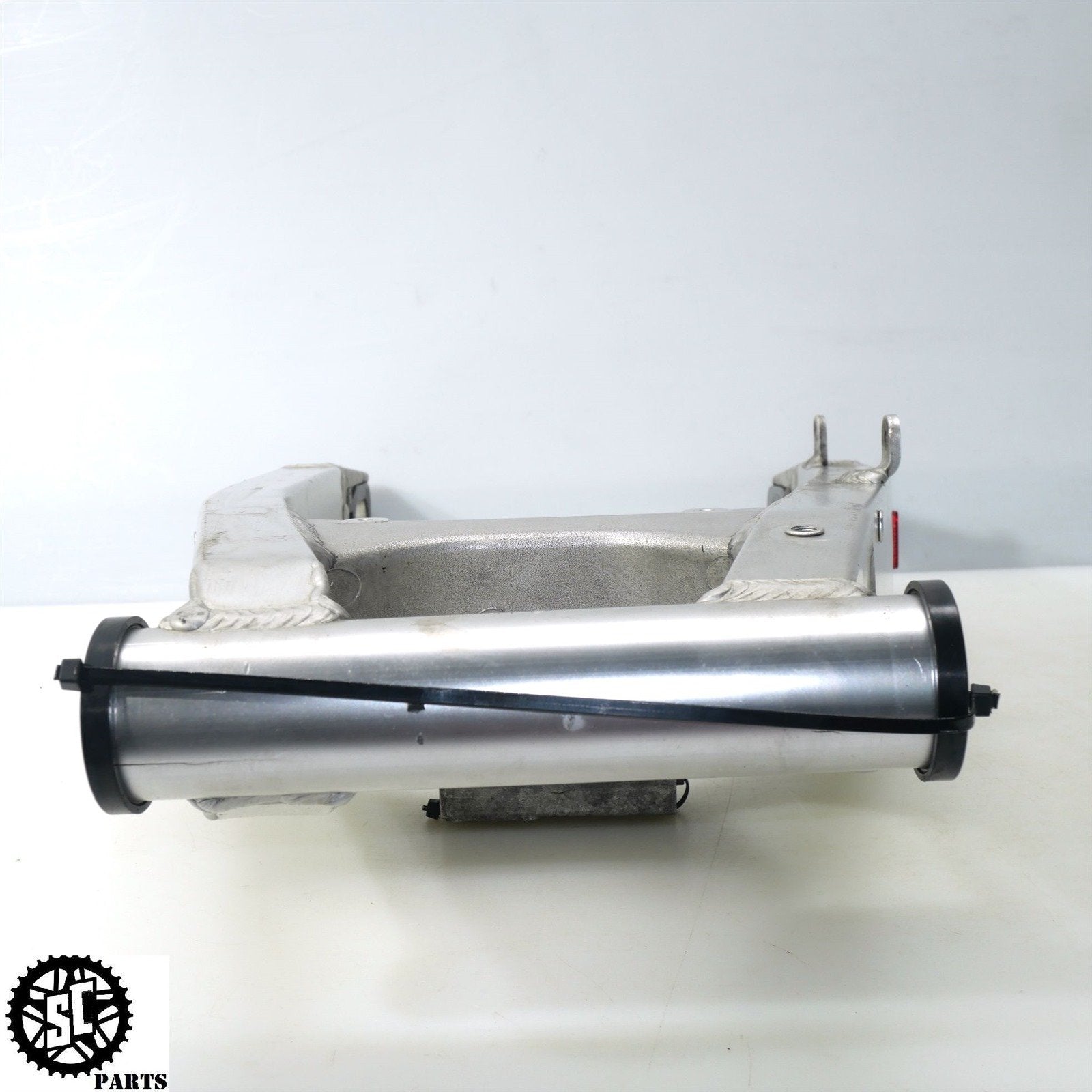 01-03 SUZUKI GSXR 600 REAR SWINGARM SING ARM S30 – SALVAGECYCLEPARTS