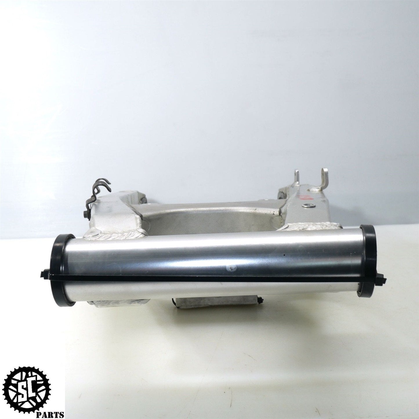 01 - 03 2003 SUZUKI GSXR600 REAR SWINGARM S02 - SALVAGECYCLEPARTS