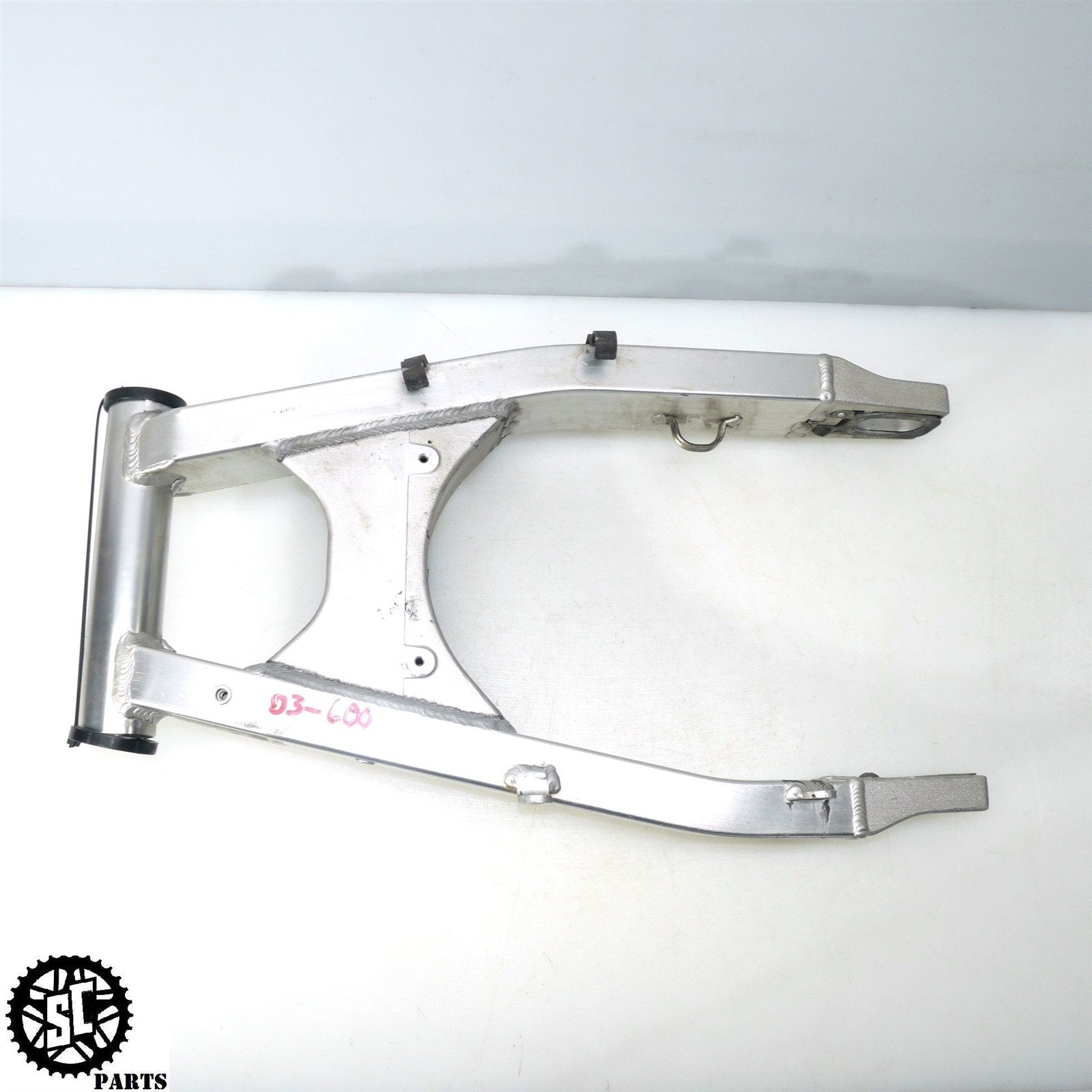 01 - 03 2003 SUZUKI GSXR600 REAR SWINGARM S02 - SALVAGECYCLEPARTS