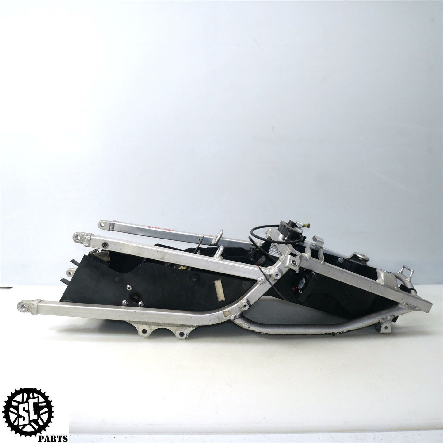 01 - 03 SUZUKI GSXR 600 REAR SUBFRAME BATTERY TRAY S30 - SALVAGECYCLEPARTS