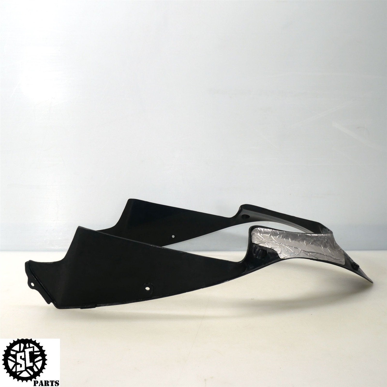 01 - 06 HONDA CBR 600 F4i FRONT LOWER V INNER FAIRING H08 - SALVAGECYCLEPARTS