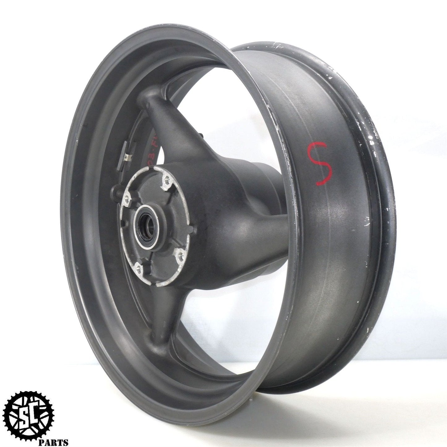 01 - 06 HONDA CBR 600 F4i REAR WHEEL RIM STRAIGHT H08 - SALVAGECYCLEPARTS