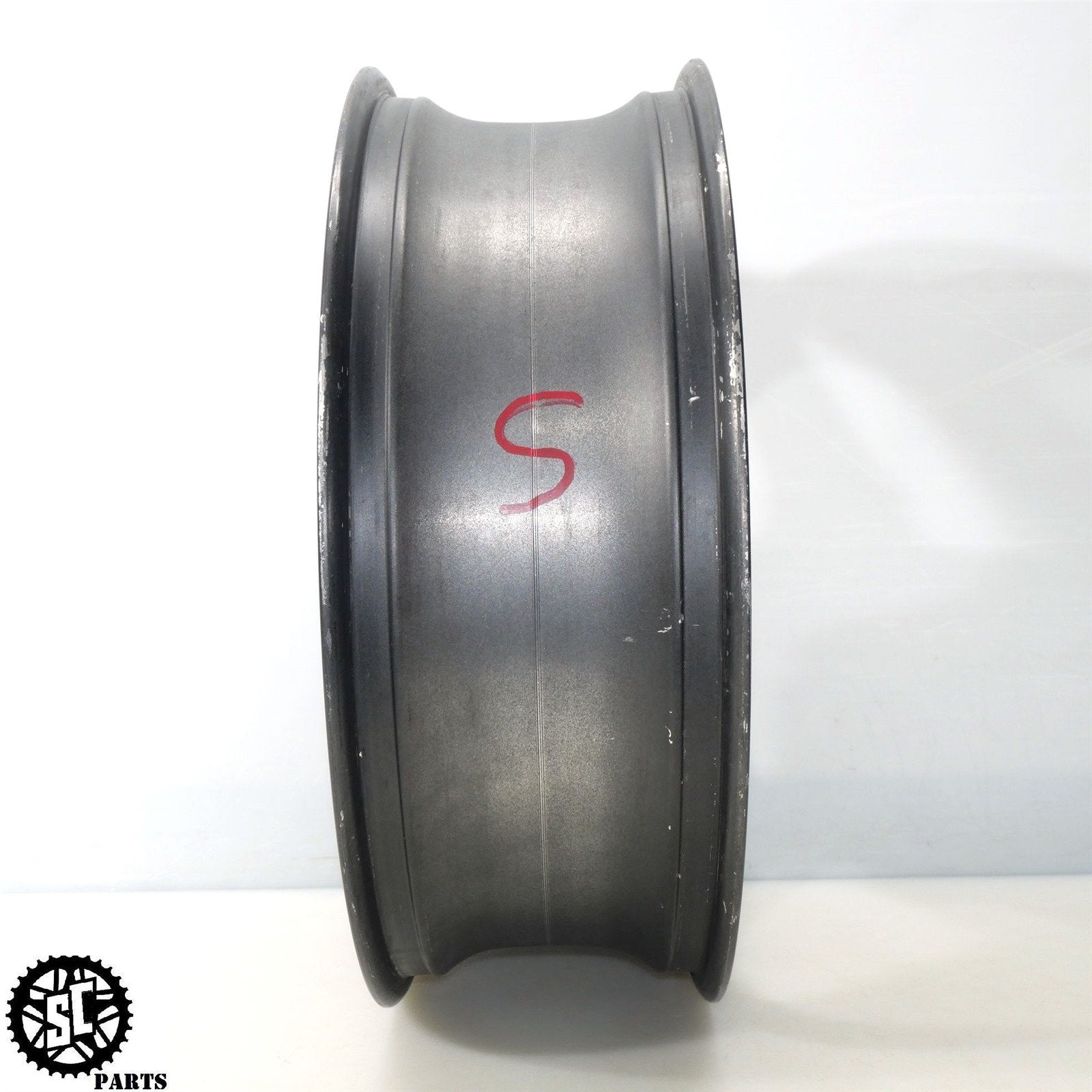 01 - 06 HONDA CBR 600 F4i REAR WHEEL RIM STRAIGHT H08 - SALVAGECYCLEPARTS