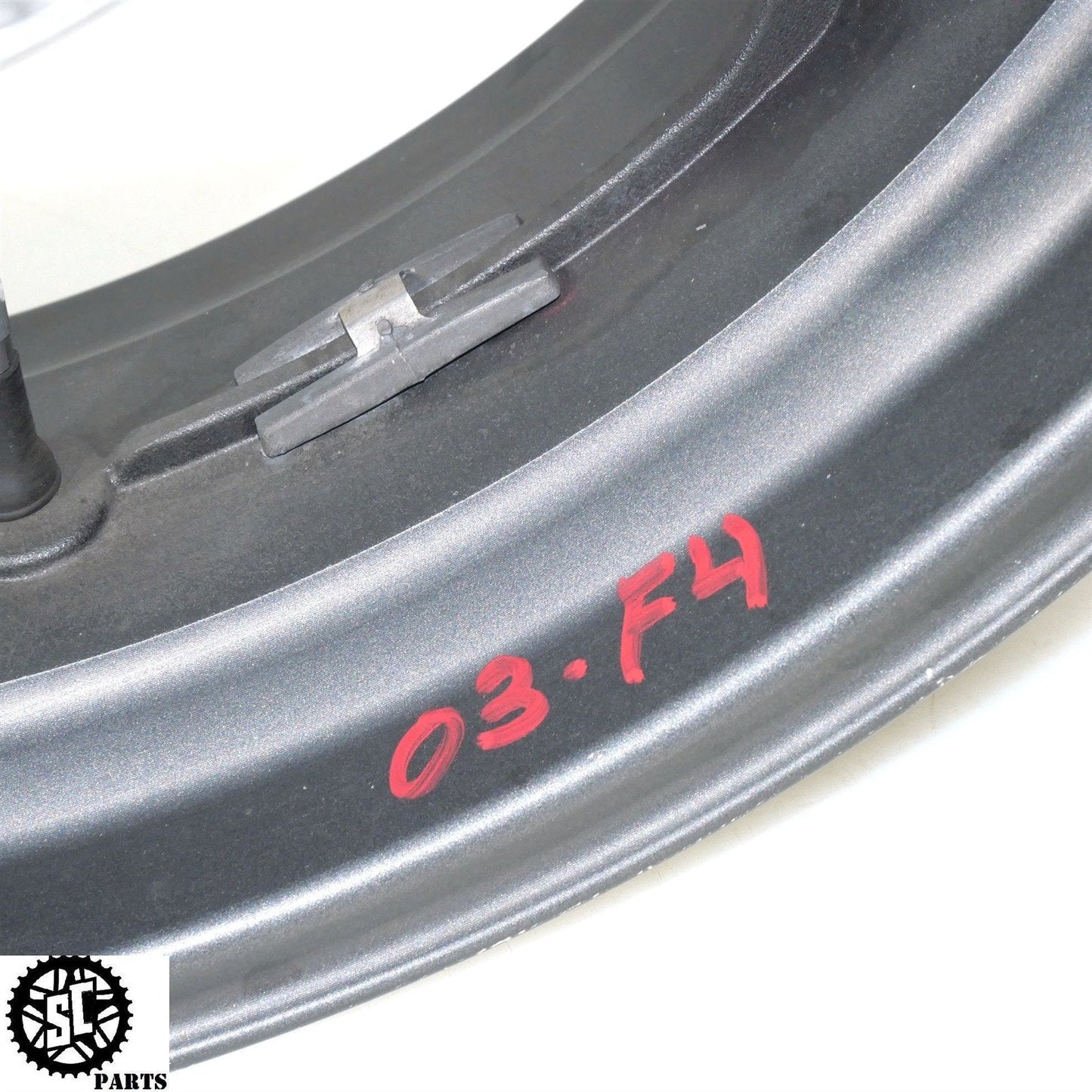 01 - 06 HONDA CBR 600 F4i REAR WHEEL RIM STRAIGHT H08 - SALVAGECYCLEPARTS