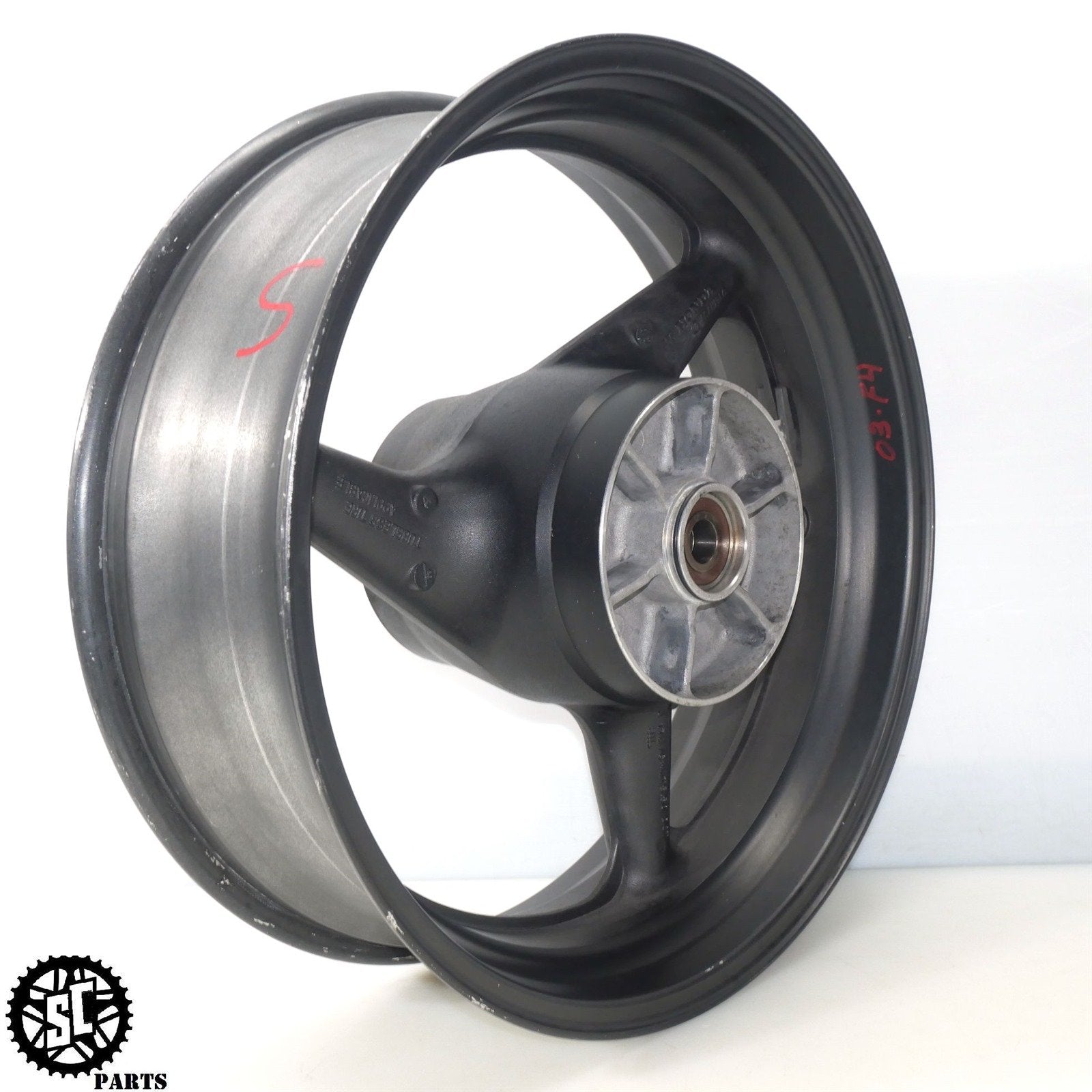 01 - 06 HONDA CBR 600 F4i REAR WHEEL RIM STRAIGHT H08 - SALVAGECYCLEPARTS