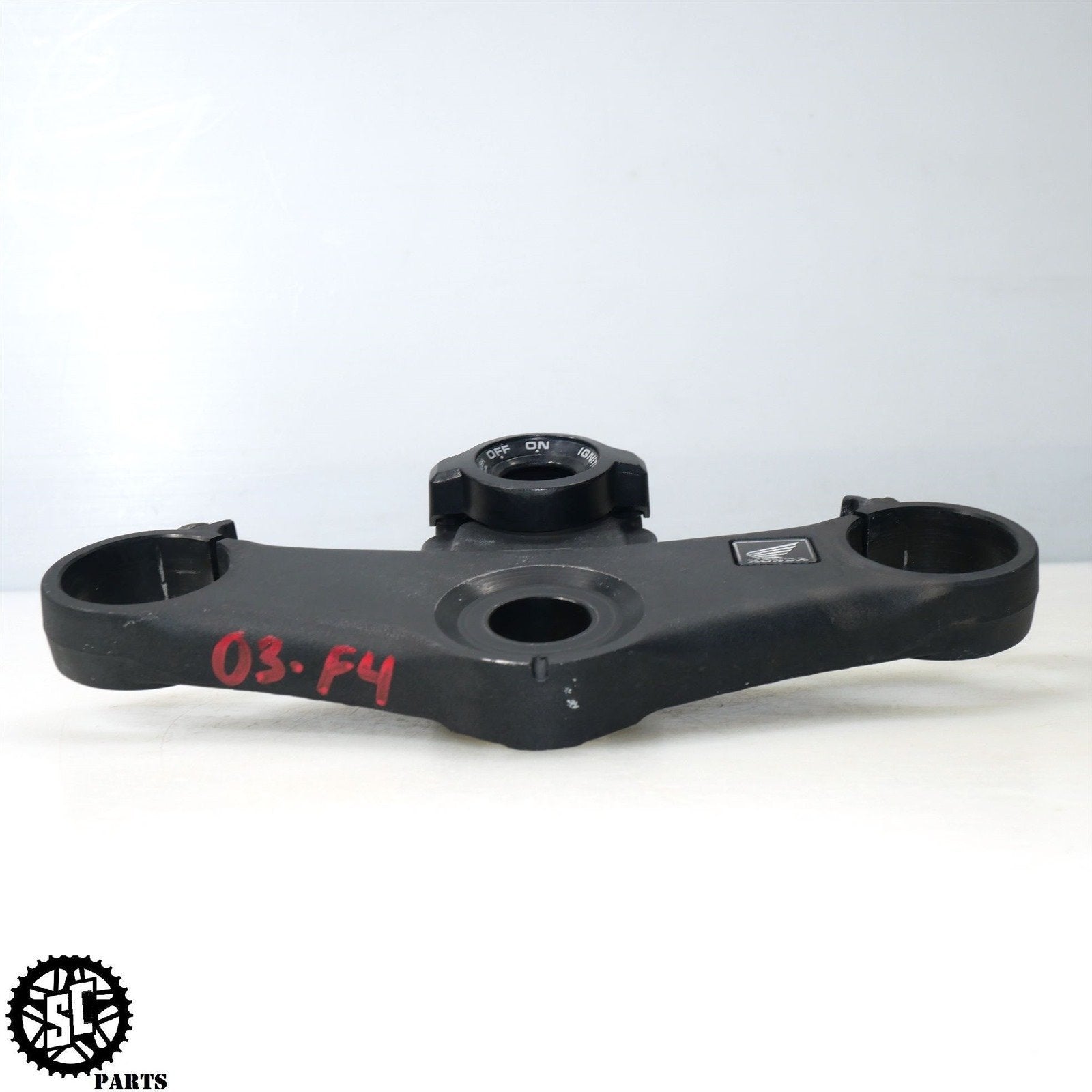 01 - 06 HONDA CBR 600 F4i UPPER TRIPLE TREE CLAMP H08 - SALVAGECYCLEPARTS