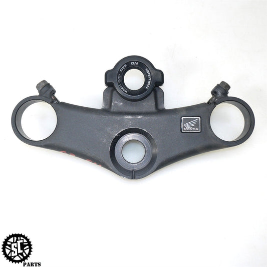 01 - 06 HONDA CBR 600 F4i UPPER TRIPLE TREE CLAMP H08 - SALVAGECYCLEPARTS