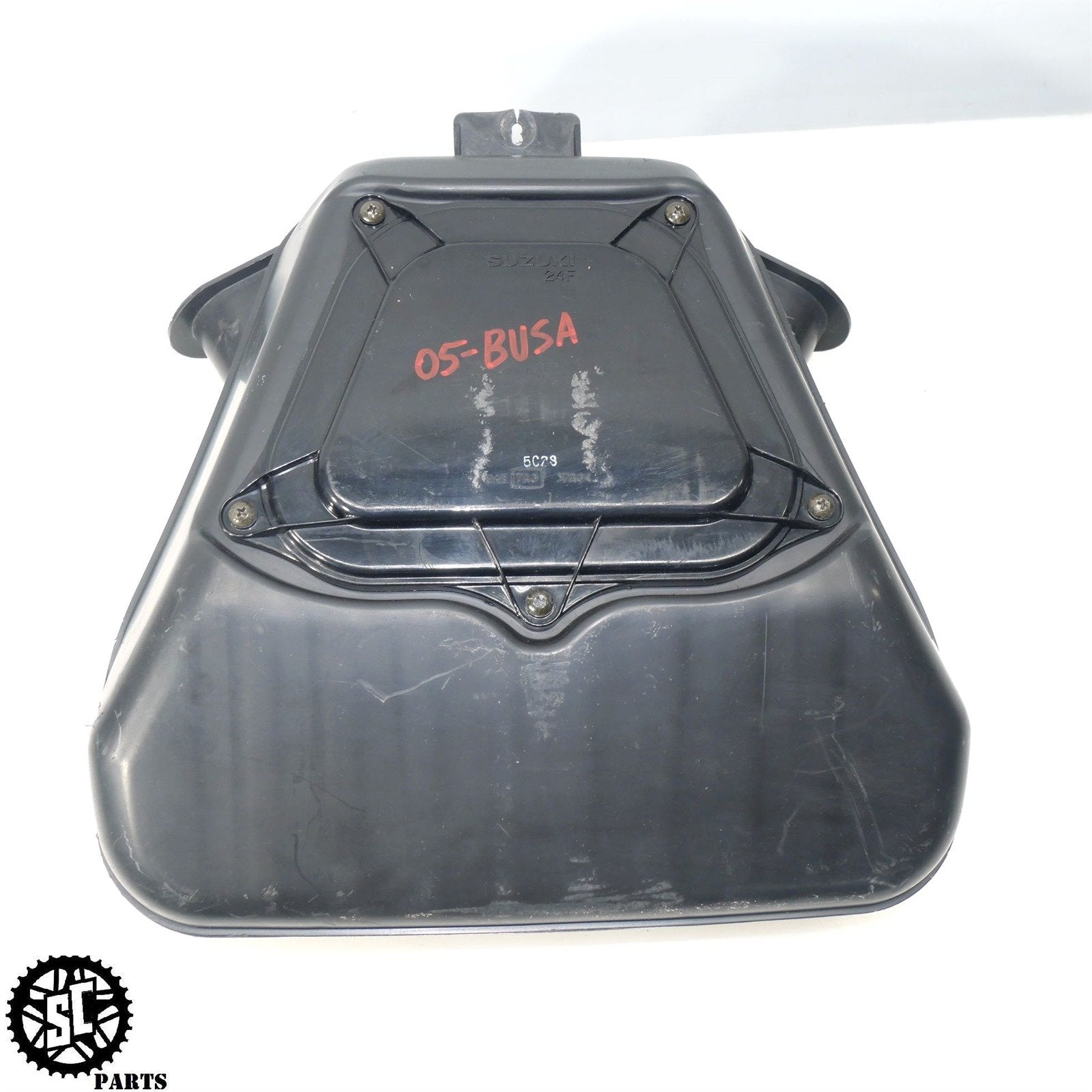 01 - 07 2005 SUZUKI HAYABUSA AIR BOX FILTER HOUSING S65 - SALVAGECYCLEPARTS