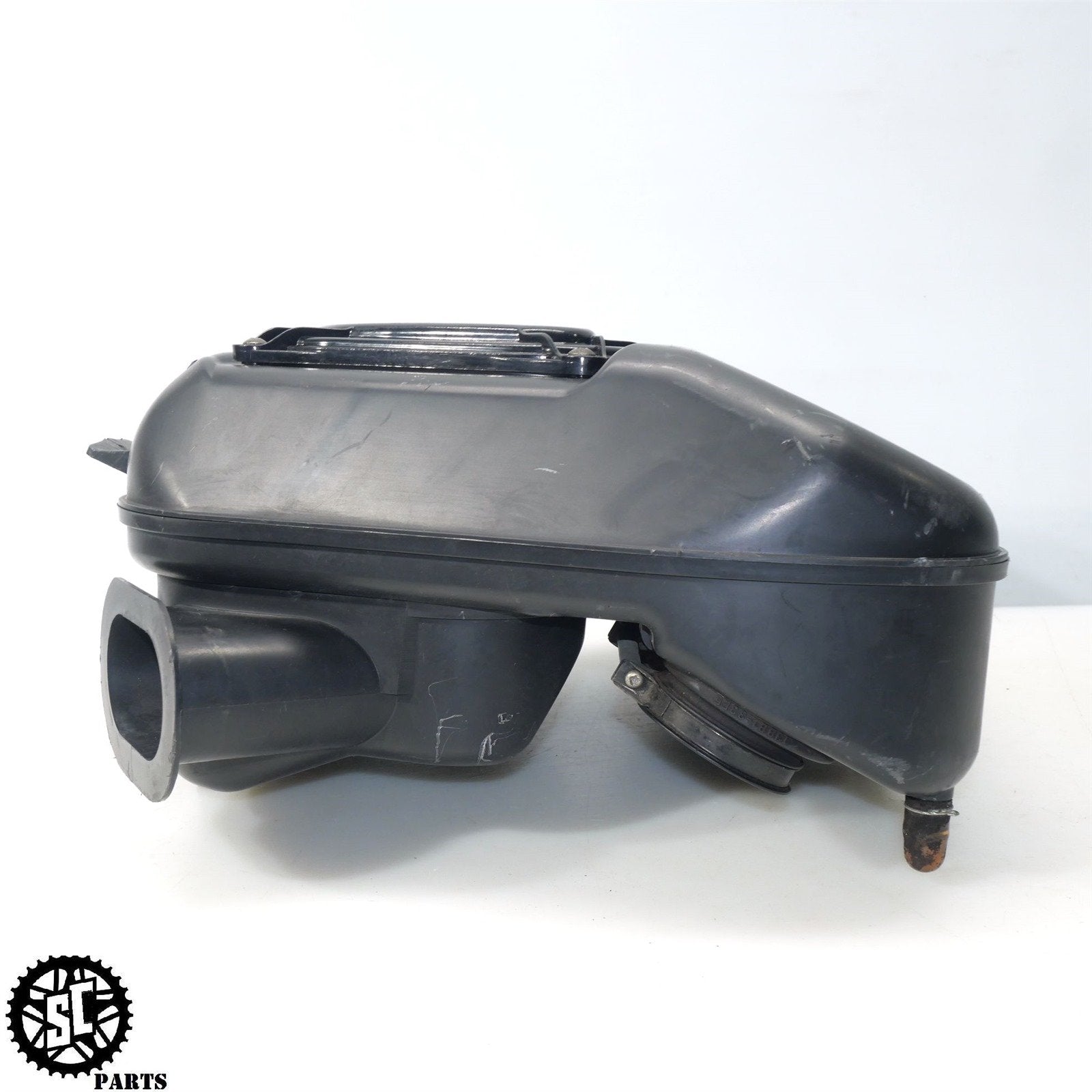 01 - 07 2005 SUZUKI HAYABUSA AIR BOX FILTER HOUSING S65 - SALVAGECYCLEPARTS