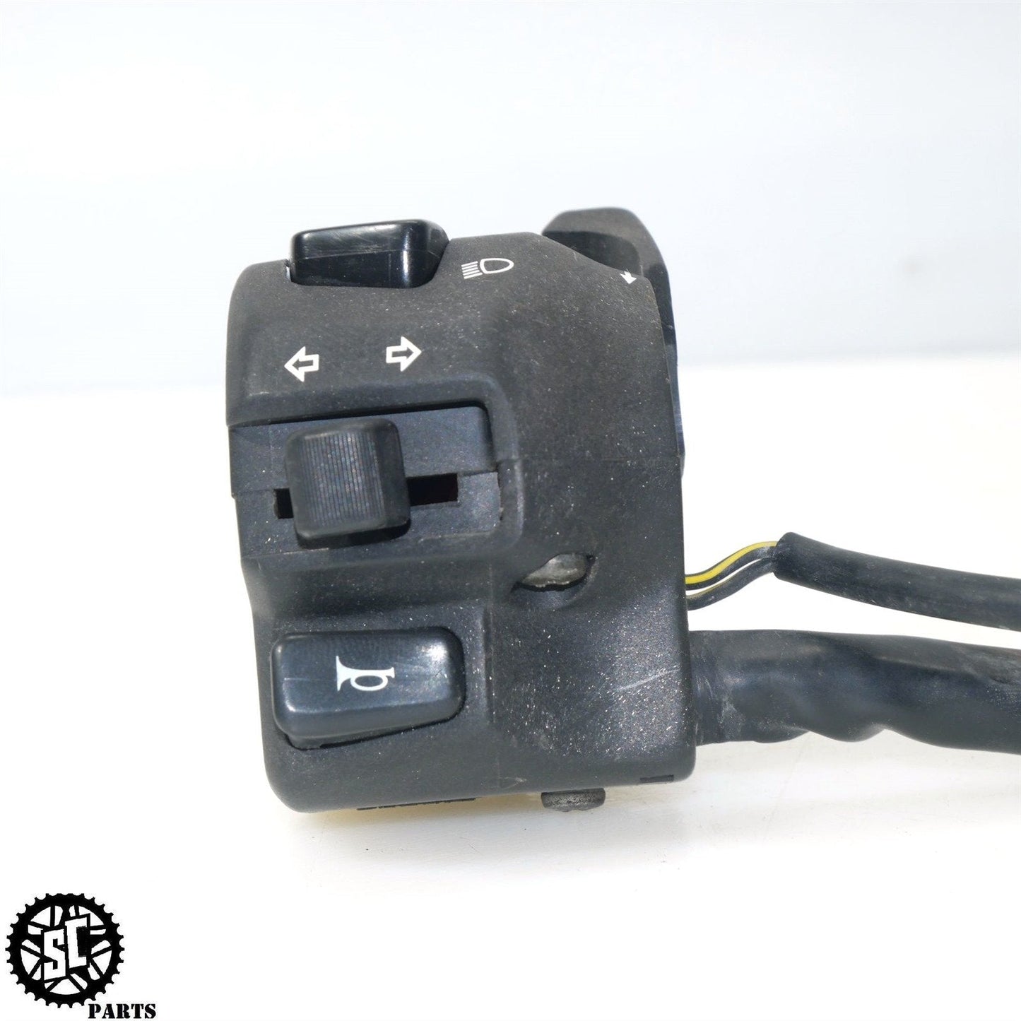 01 - 07 2005 SUZUKI HAYABUSA LEFT CONTROL HEADLIGHT SWITCH S65 - SALVAGECYCLEPARTS