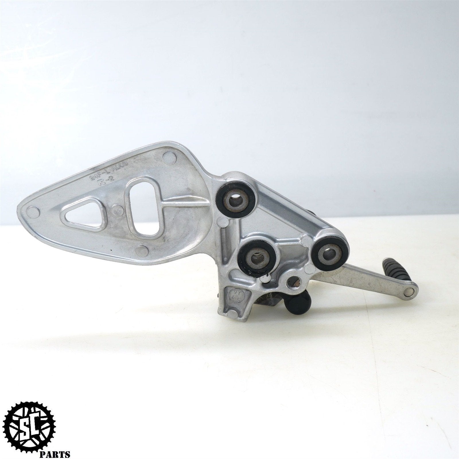 01 - 07 2005 SUZUKI HAYABUSA LEFT REARSET FRONT FOOT PEG GEAR SHIFTER PEDAL S71 - SALVAGECYCLEPARTS