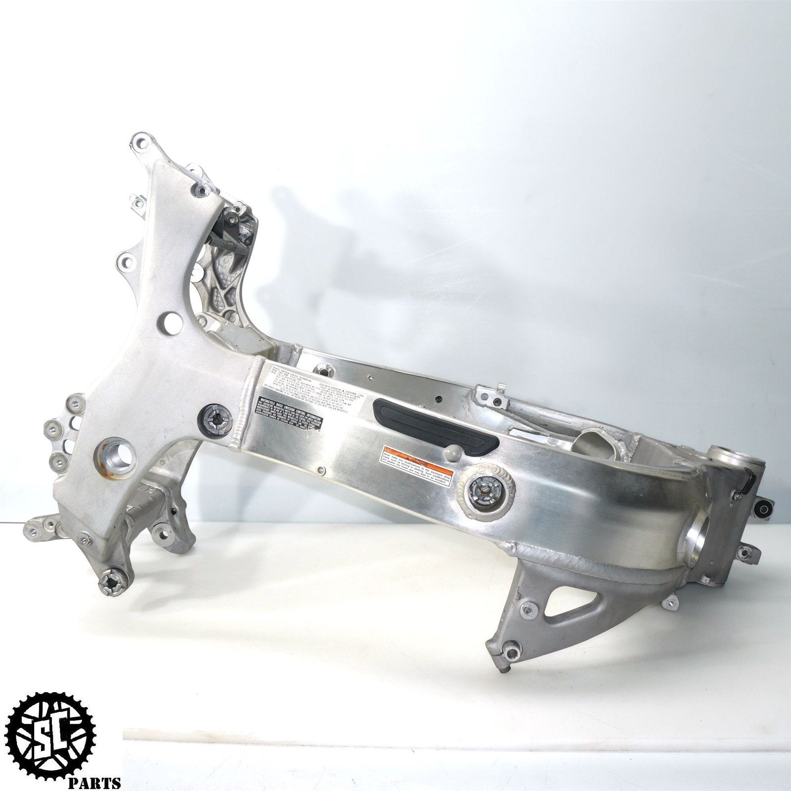 01 - 07 2005 SUZUKI HAYABUSA MAIN FRAME CHASSIS *S* S65 - SALVAGECYCLEPARTS