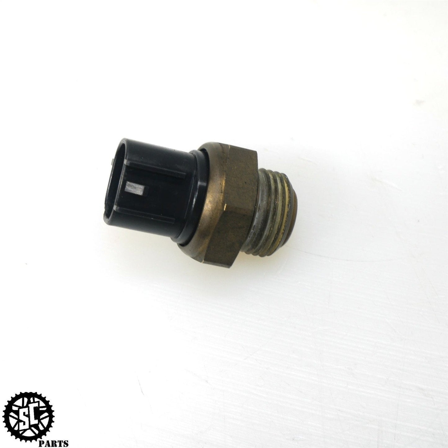 01 - 07 2005 SUZUKI HAYABUSA RADIATOR COOLANT TEMPERATURE SENSOR FAN SWITCH S71 - SALVAGECYCLEPARTS