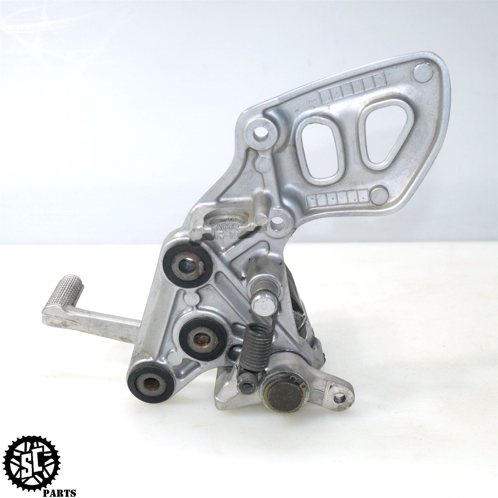 01 - 07 2005 SUZUKI HAYABUSA RIGHT REARSET FRONT FOOT PEG BRAKE PEDAL S71 - SALVAGECYCLEPARTS