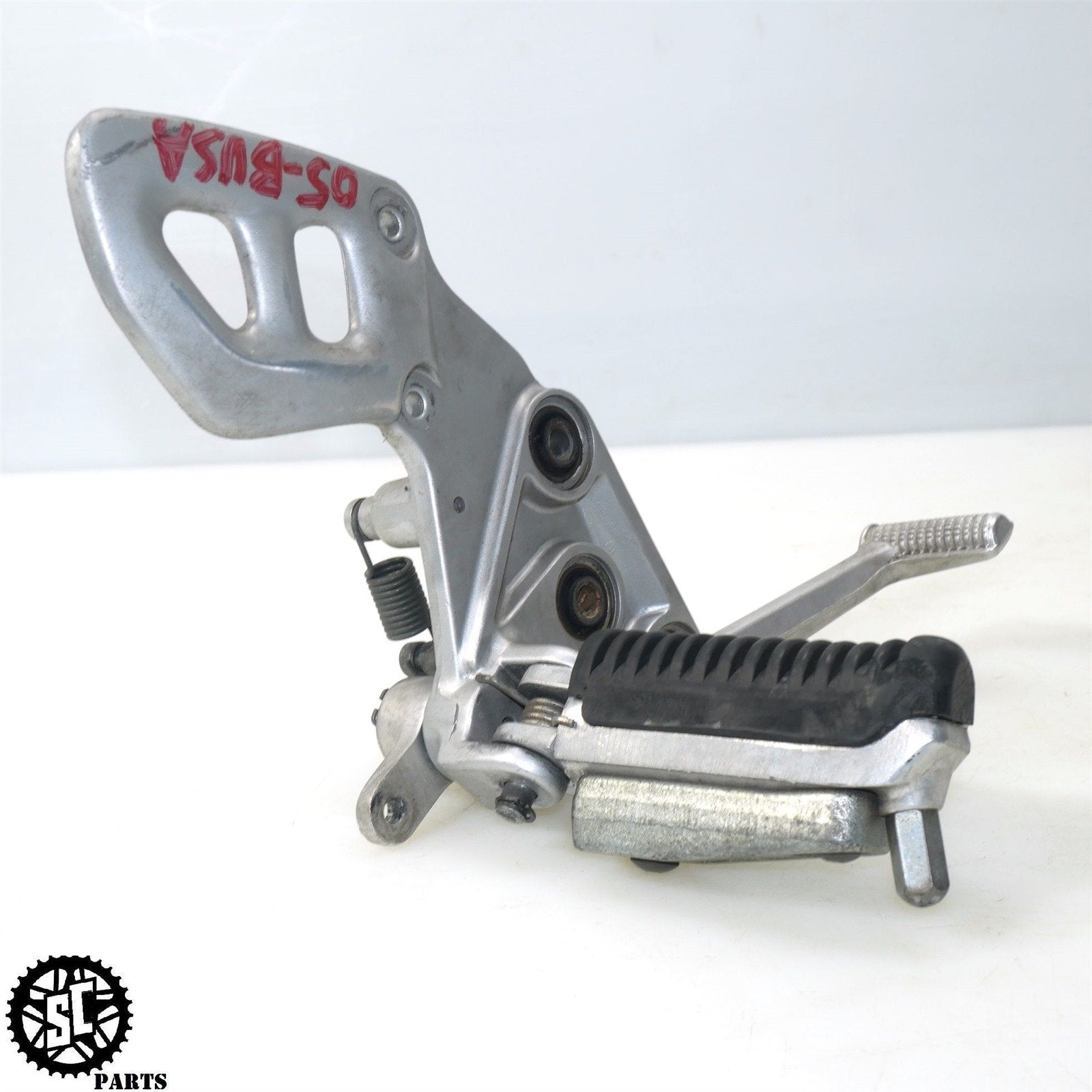 01 - 07 2005 SUZUKI HAYABUSA RIGHT REARSET FRONT FOOT PEG BRAKE PEDAL S71 - SALVAGECYCLEPARTS