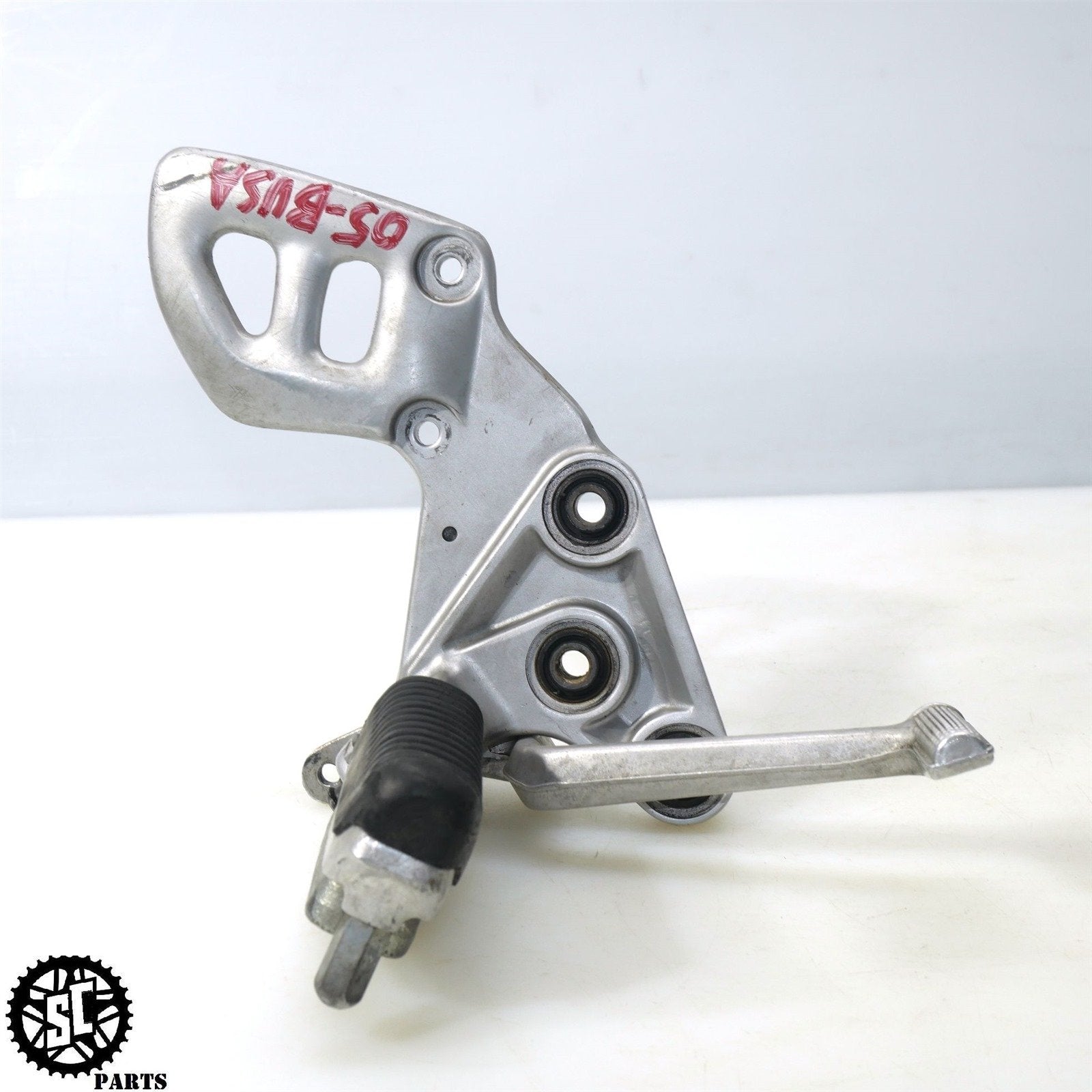 01 - 07 2005 SUZUKI HAYABUSA RIGHT REARSET FRONT FOOT PEG BRAKE PEDAL S71 - SALVAGECYCLEPARTS