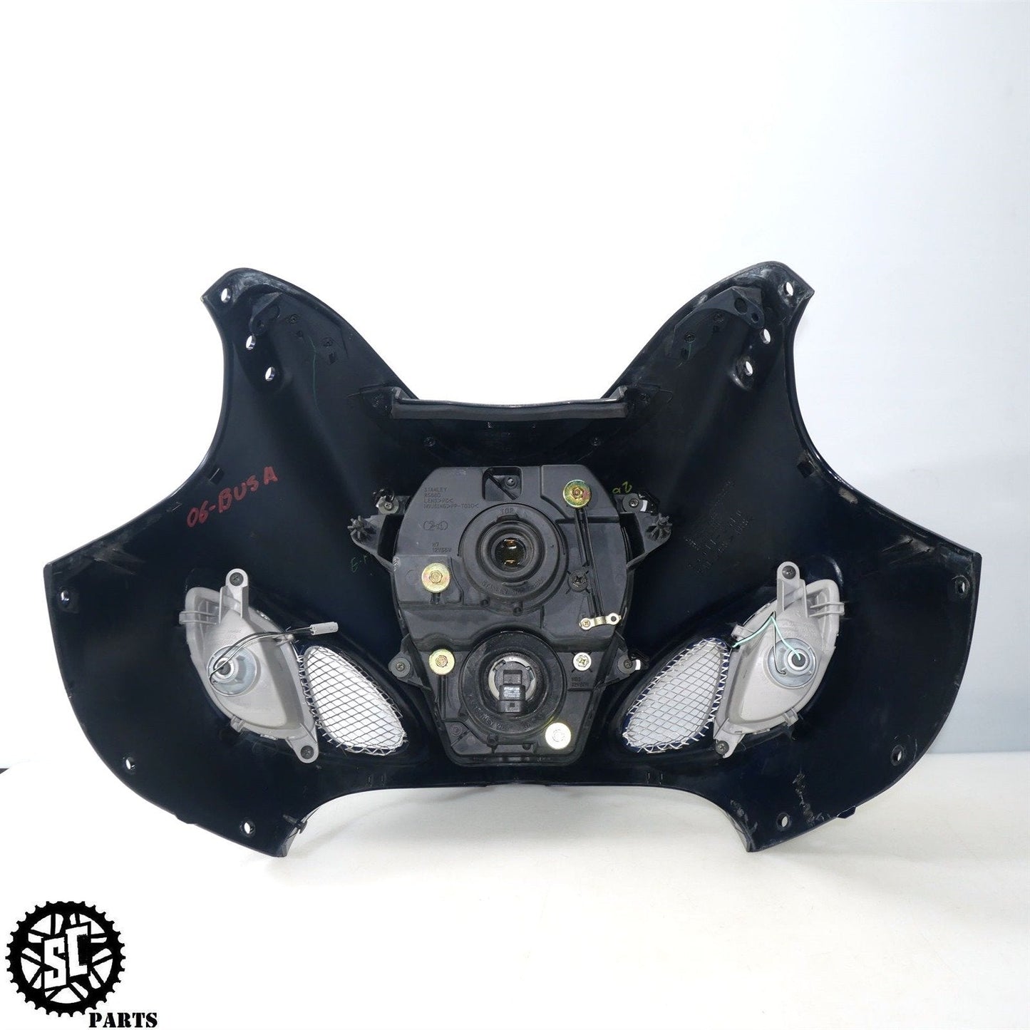 01 - 07 SUZUKI HAYABUSA FRONT HEADLIGHT FAIRING S42 - SALVAGECYCLEPARTS