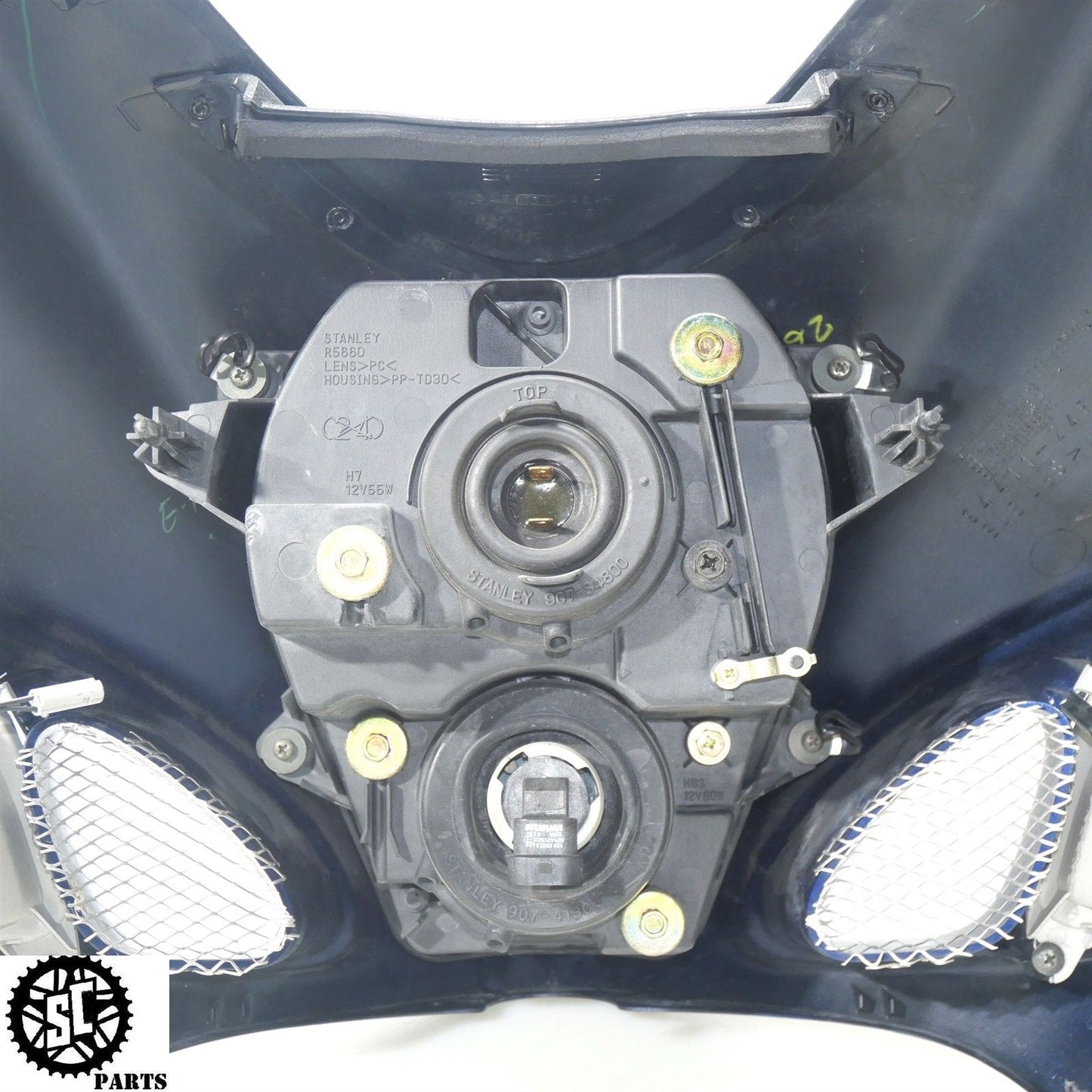 01 - 07 SUZUKI HAYABUSA FRONT HEADLIGHT FAIRING S42 - SALVAGECYCLEPARTS