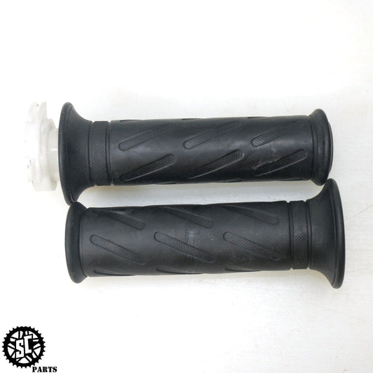 01 - 07 SUZUKI HAYABUSA HANDELBAR THROTTLE GRIPS TUBE S42 - SALVAGECYCLEPARTS