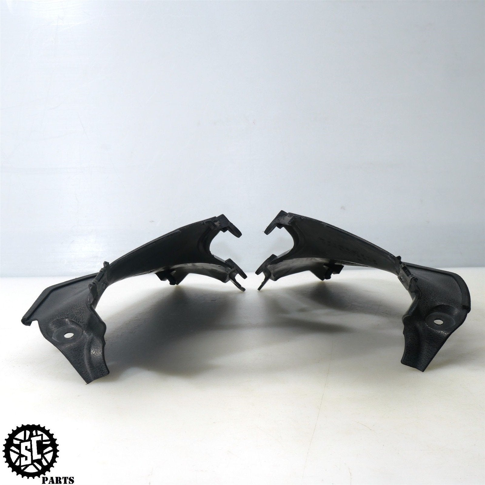 01 - 07 SUZUKI HAYABUSA INNER AIR DUCT COVER FAIRING PANEL S42 - SALVAGECYCLEPARTS