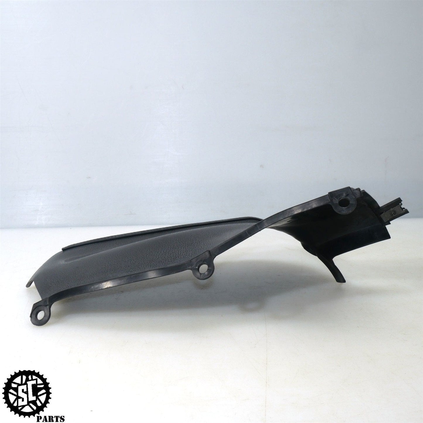 01 - 07 SUZUKI HAYABUSA INNER AIR DUCT COVER FAIRING PANEL S42 - SALVAGECYCLEPARTS