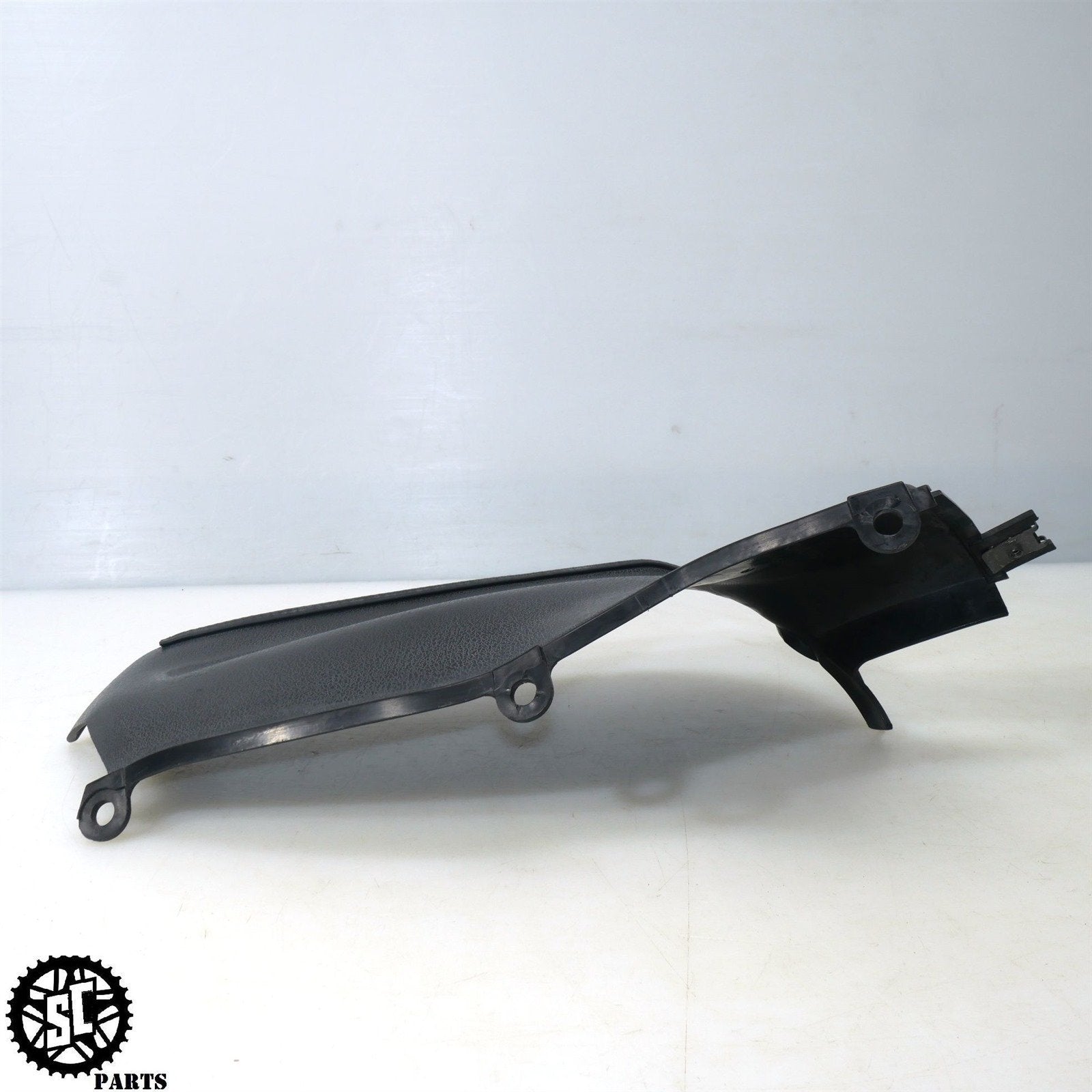 01 - 07 SUZUKI HAYABUSA INNER AIR DUCT COVER FAIRING PANEL S42 - SALVAGECYCLEPARTS