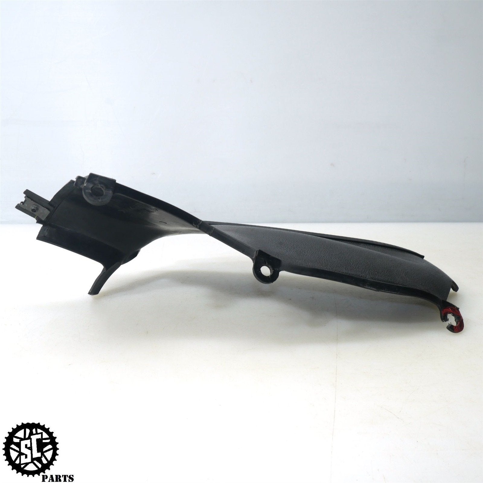 01 - 07 SUZUKI HAYABUSA INNER AIR DUCT COVER FAIRING PANEL S42 - SALVAGECYCLEPARTS