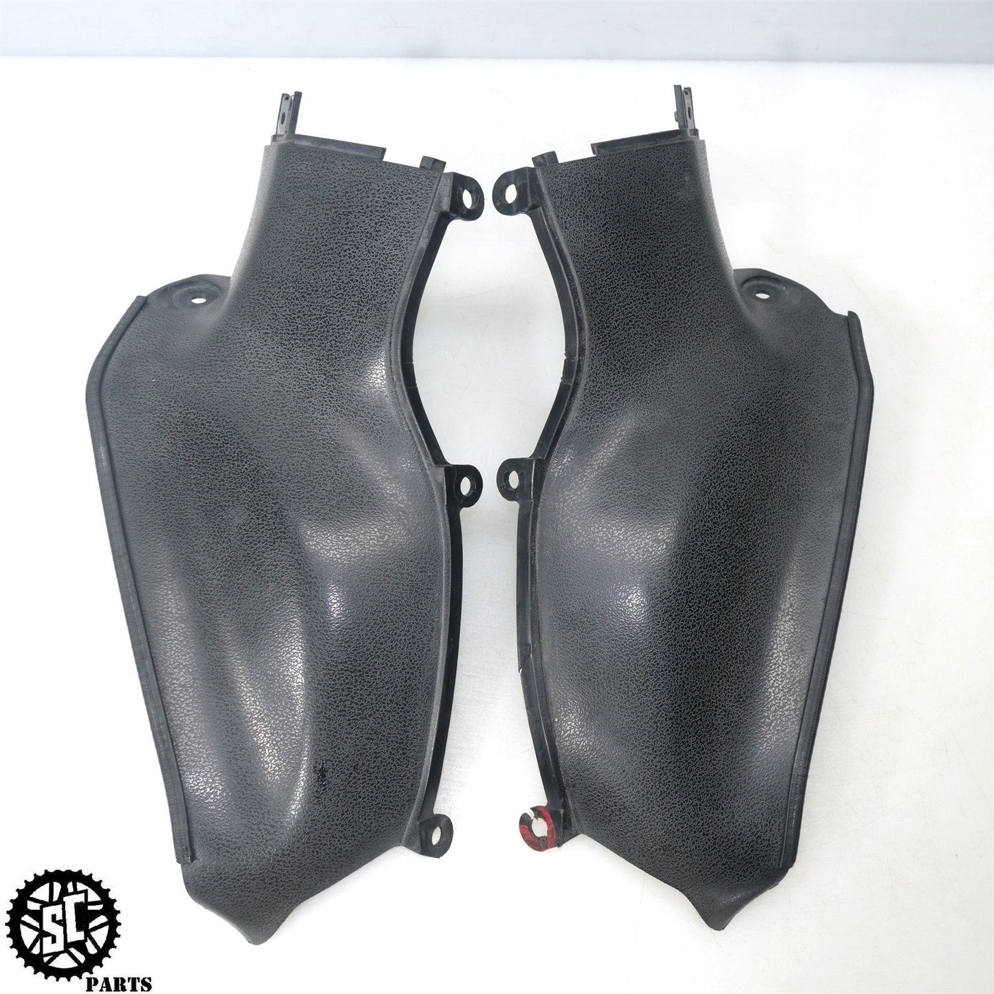 01 - 07 SUZUKI HAYABUSA INNER AIR DUCT COVER FAIRING PANEL S42 - SALVAGECYCLEPARTS