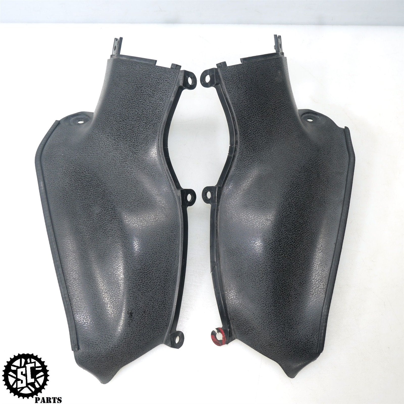 01 - 07 SUZUKI HAYABUSA INNER AIR DUCT COVER FAIRING PANEL S42 - SALVAGECYCLEPARTS