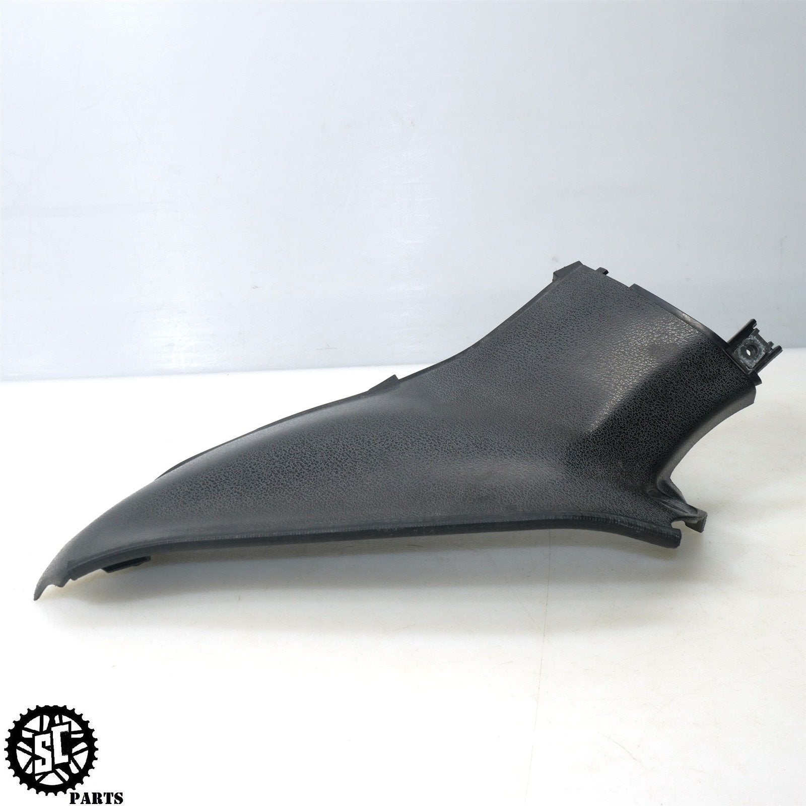 01 - 07 SUZUKI HAYABUSA INNER AIR DUCT COVER FAIRING PANEL S42 - SALVAGECYCLEPARTS