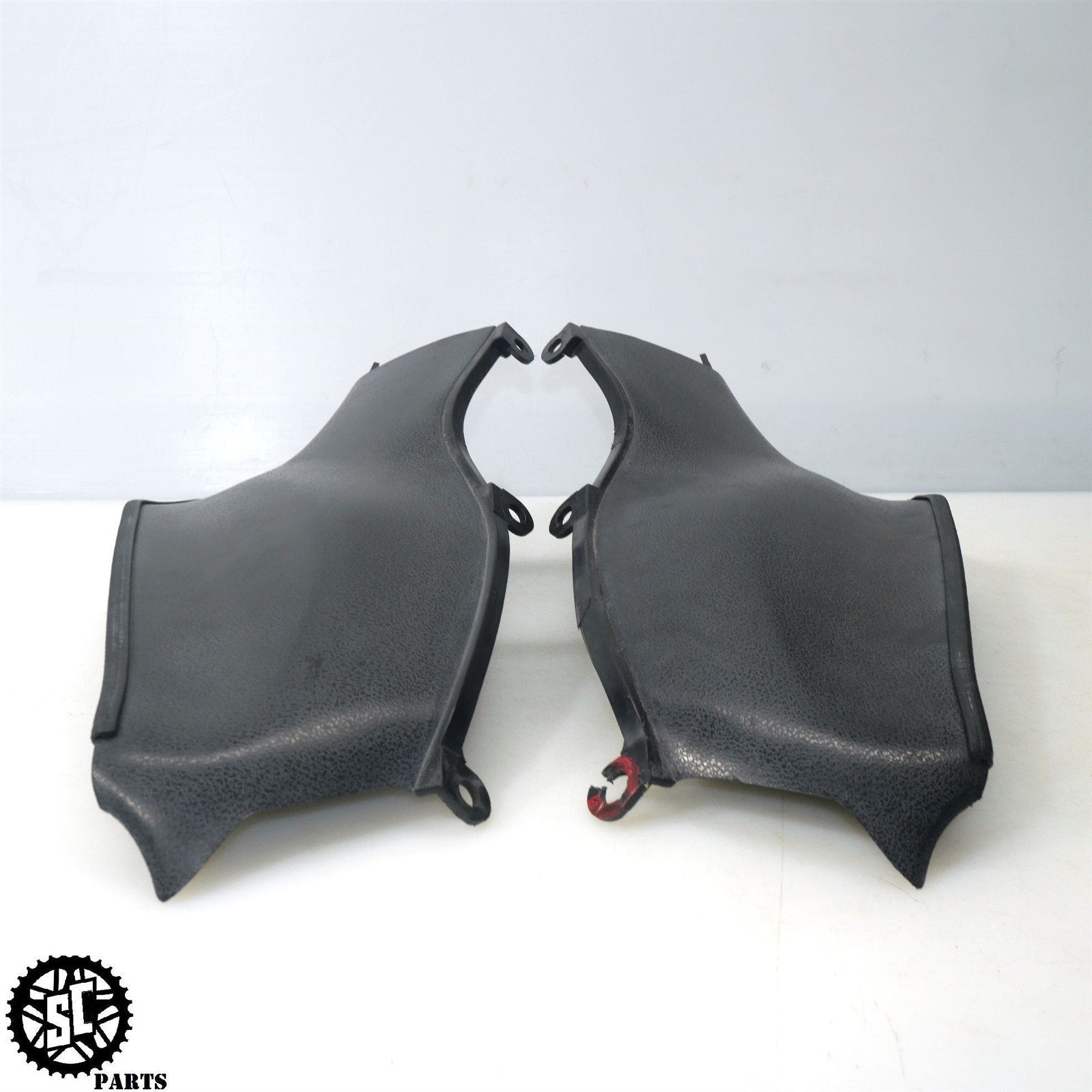 01 - 07 SUZUKI HAYABUSA INNER AIR DUCT COVER FAIRING PANEL S42 - SALVAGECYCLEPARTS