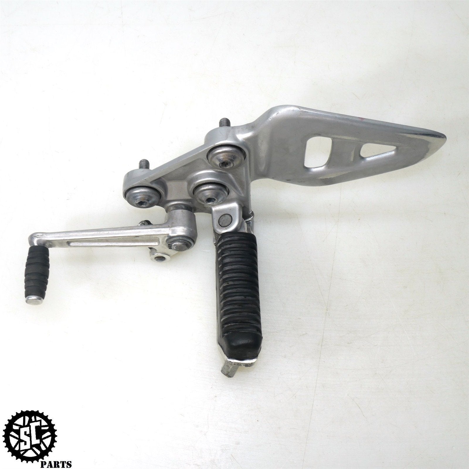 01 - 07 SUZUKI HAYABUSA LEFT REARSET FRONT FOOT PEG S42 - SALVAGECYCLEPARTS