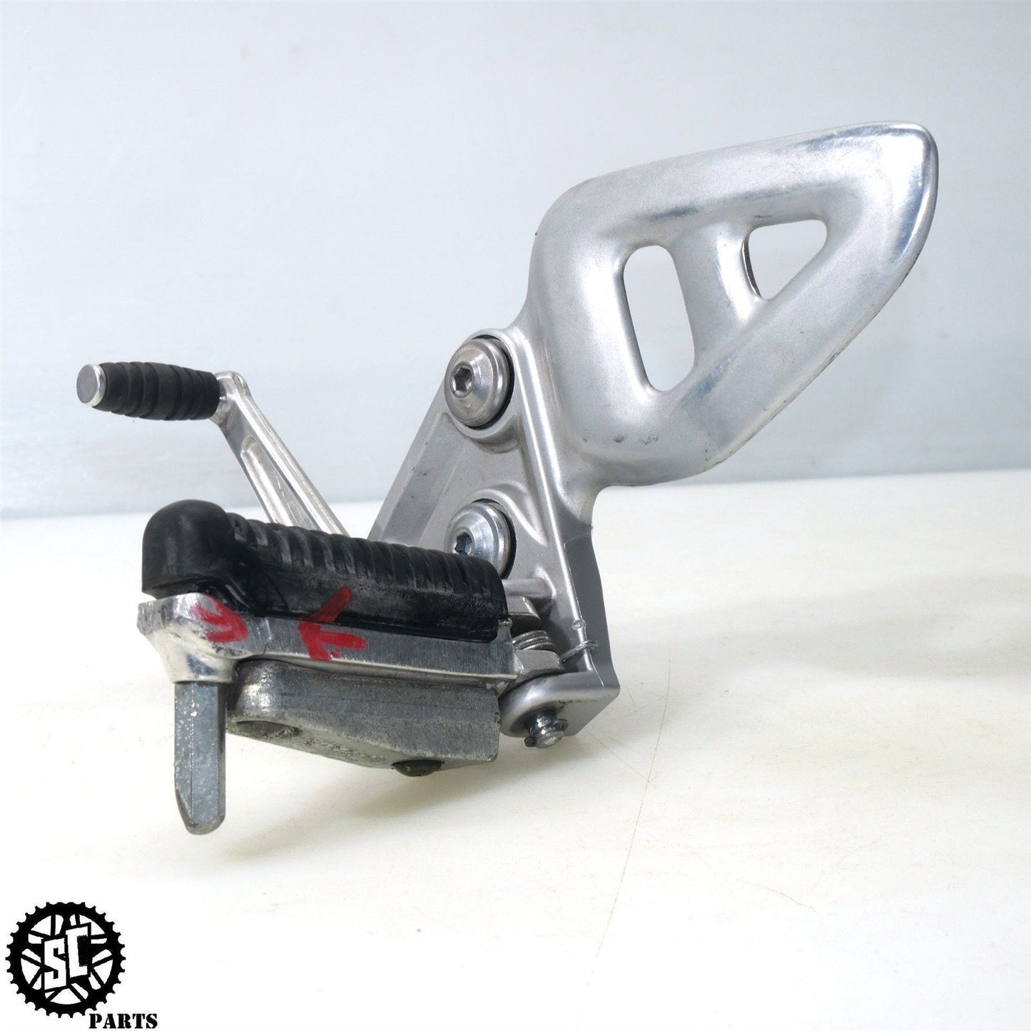 01 - 07 SUZUKI HAYABUSA LEFT REARSET FRONT FOOT PEG S42 - SALVAGECYCLEPARTS