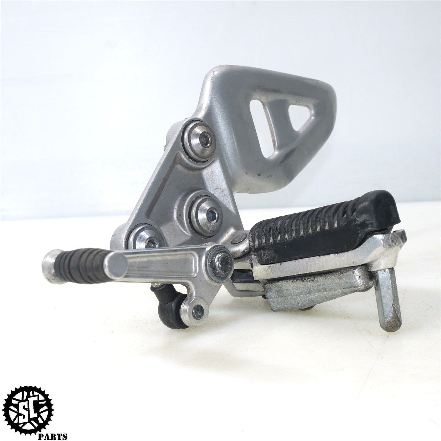 01 - 07 SUZUKI HAYABUSA LEFT REARSET FRONT FOOT PEG S42 - SALVAGECYCLEPARTS