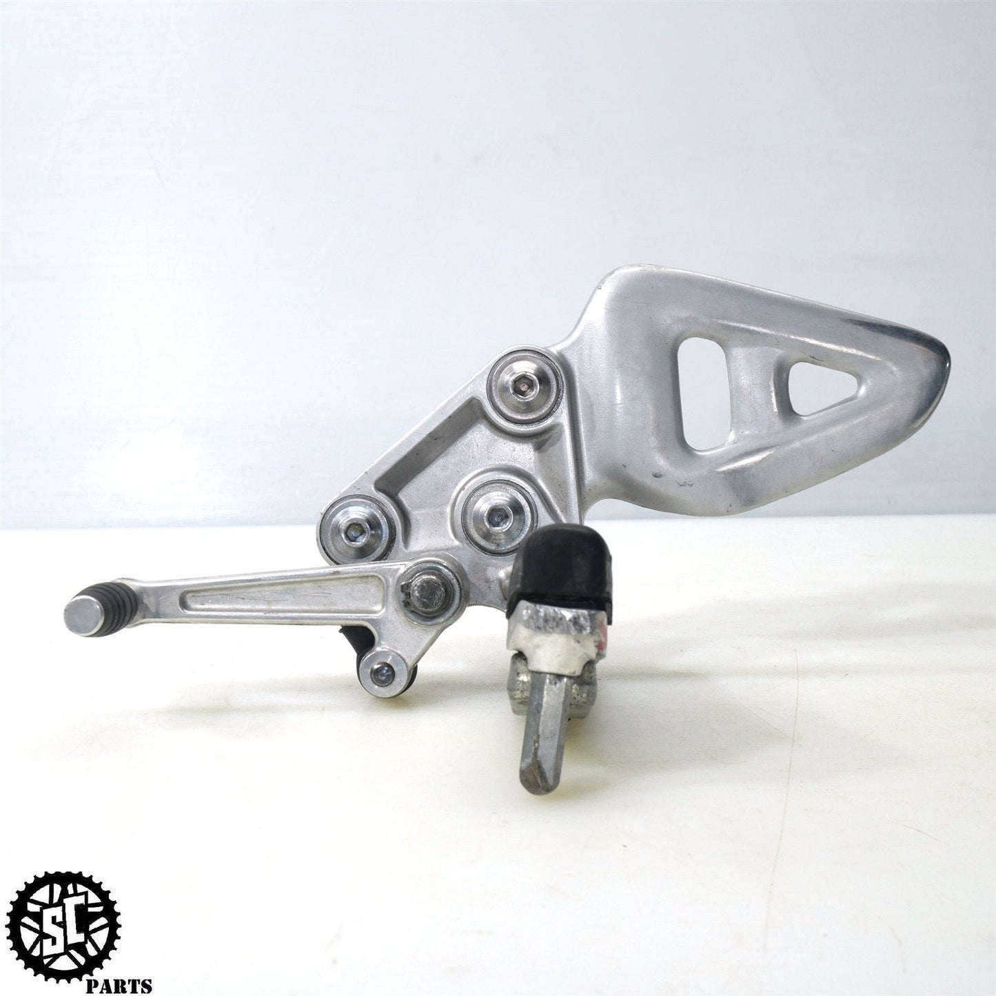 01 - 07 SUZUKI HAYABUSA LEFT REARSET FRONT FOOT PEG S42 - SALVAGECYCLEPARTS