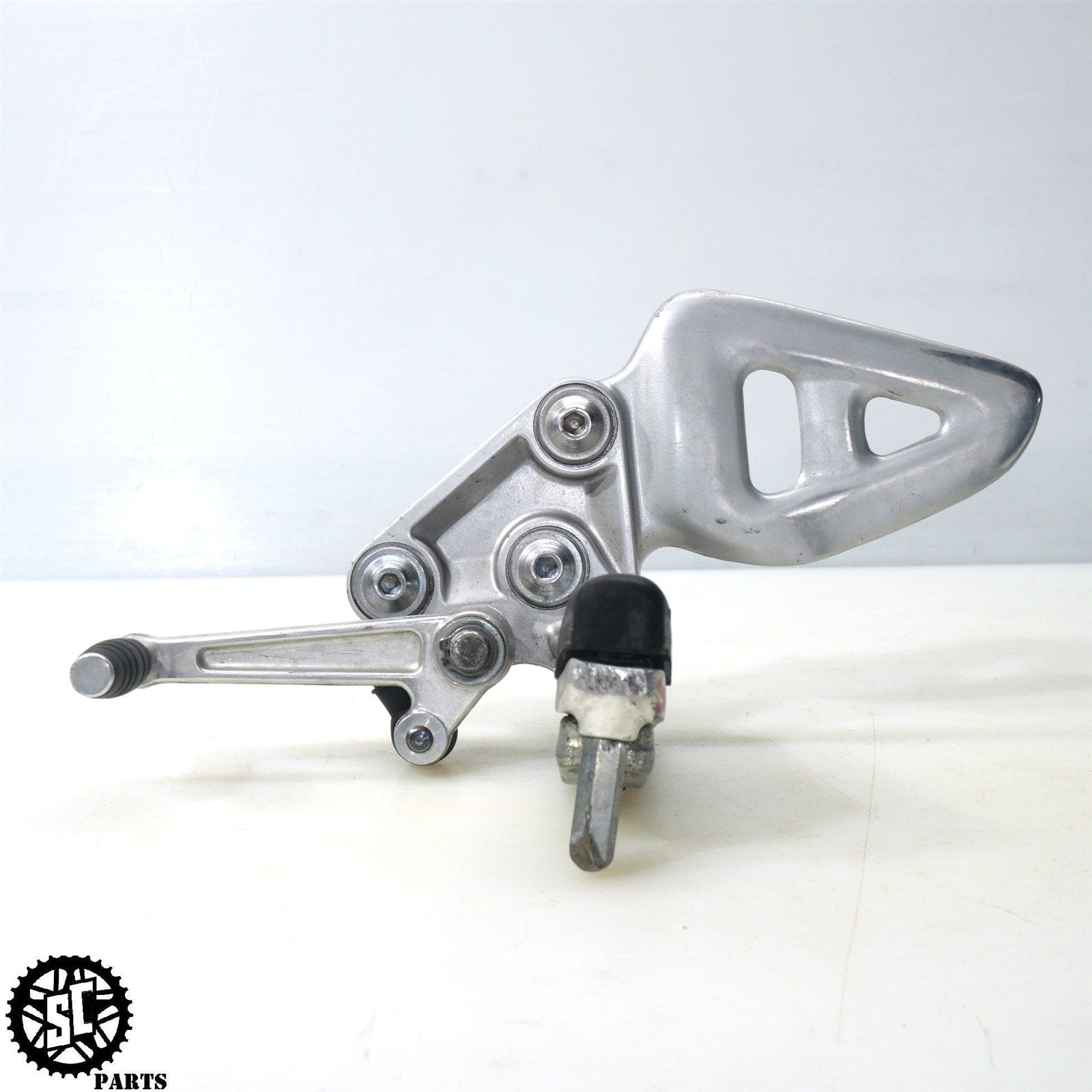 01 - 07 SUZUKI HAYABUSA LEFT REARSET FRONT FOOT PEG S42 - SALVAGECYCLEPARTS