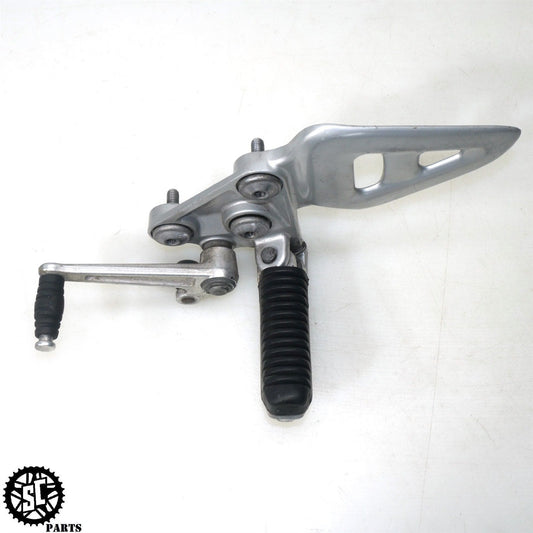 01 - 07 SUZUKI HAYABUSA LEFT REARSET FRONT PEG BRACKET PEDAL S31 - SALVAGECYCLEPARTS