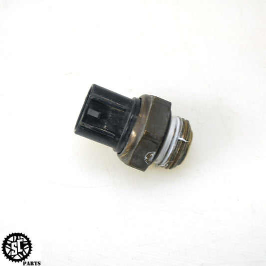 01 - 07 SUZUKI HAYABUSA RADIATOR COOLANT TEMPERATURE SENSOR FAN SWITCH S09 - SALVAGECYCLEPARTS