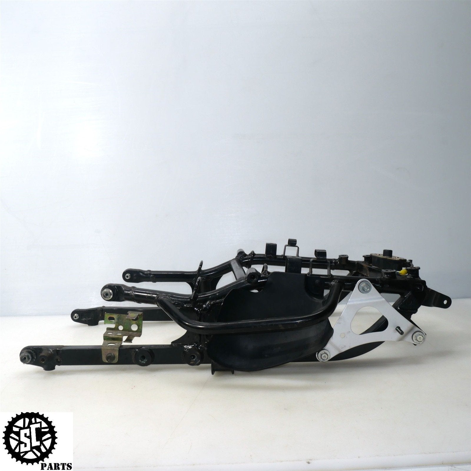 01 - 07 SUZUKI HAYABUSA SUBFRAME REAR FRAME 45280 - 24F00 SEAT CABLE S31 - SALVAGECYCLEPARTS