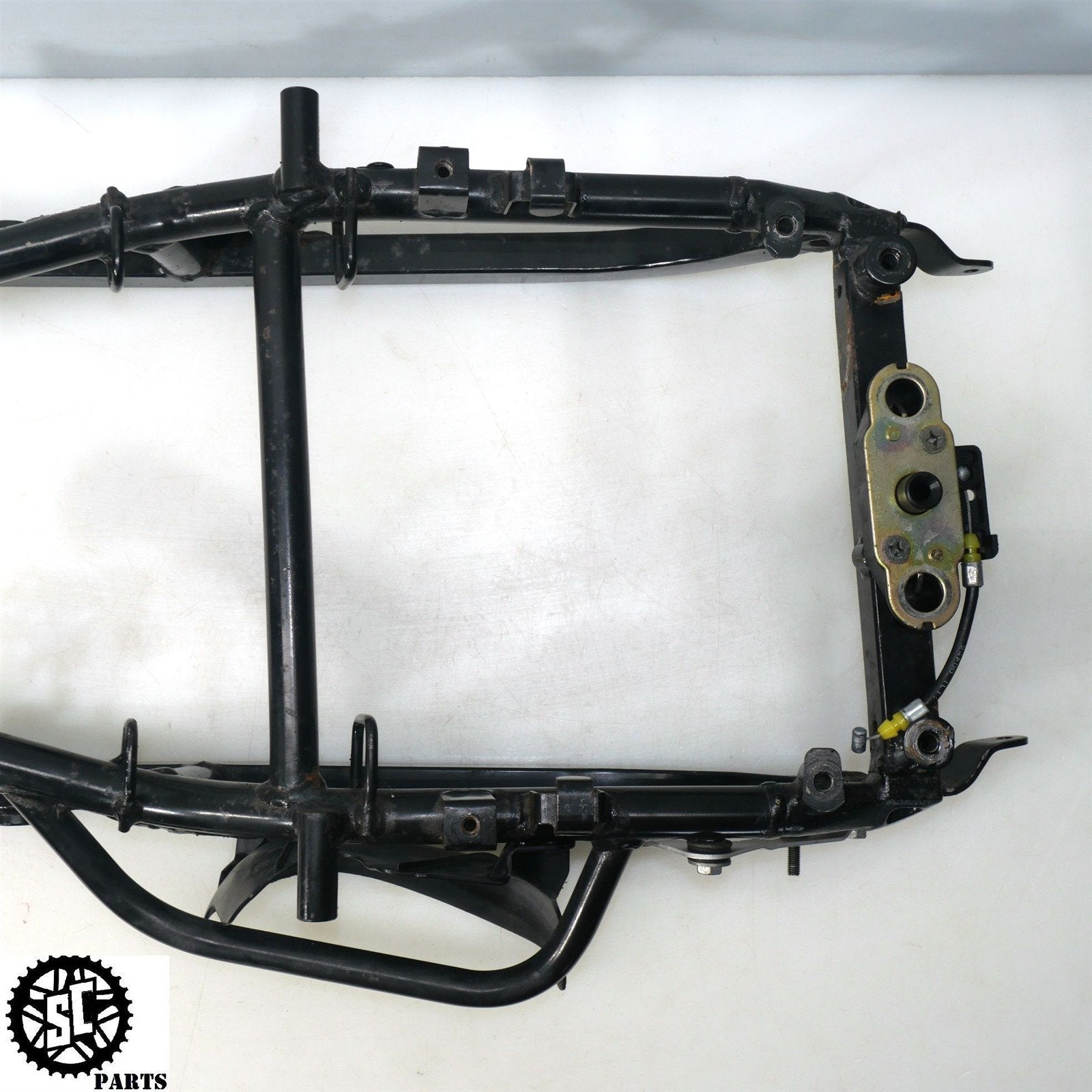 01 - 07 SUZUKI HAYABUSA SUBFRAME REAR FRAME 45280 - 24F00 SEAT CABLE S31 - SALVAGECYCLEPARTS